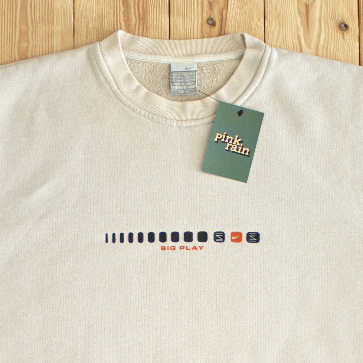 (L) Nike 'Big Play' Y2K Sweatshirt Beige