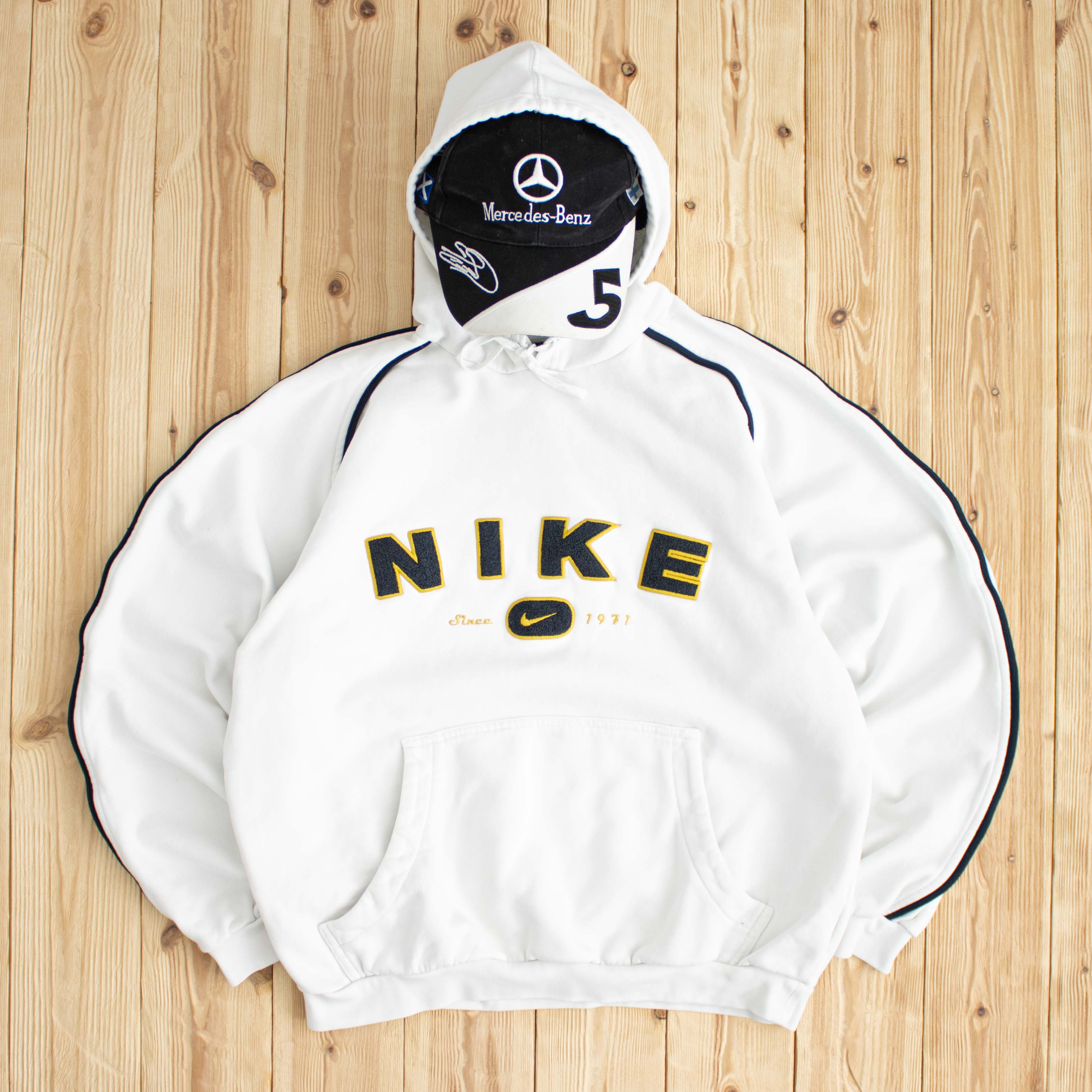 (M) Vintage Nike Spell Out Embroidered Hoodie