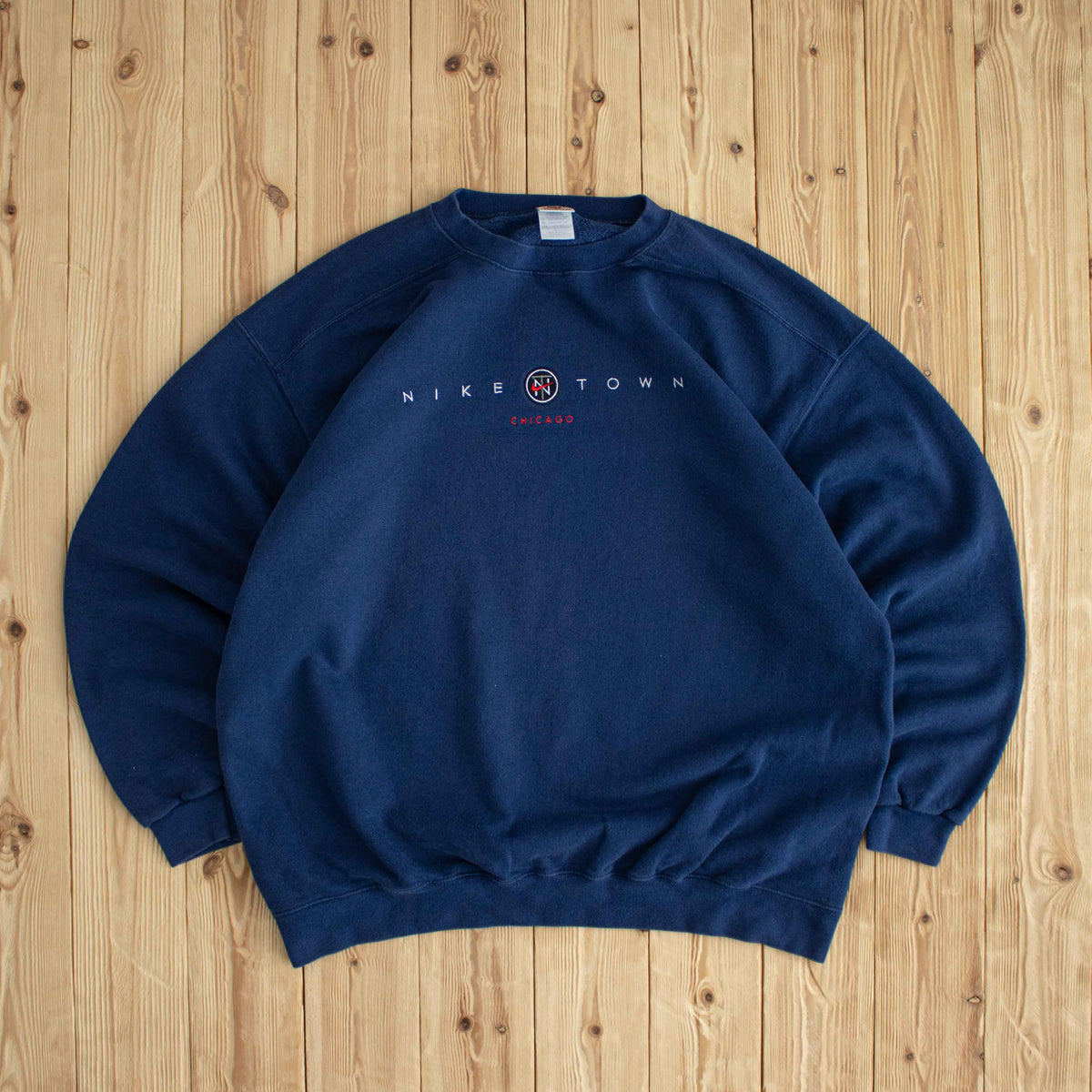 (XL) Nike Town Chicago Vintage Embroidered Sweatshirt Blue