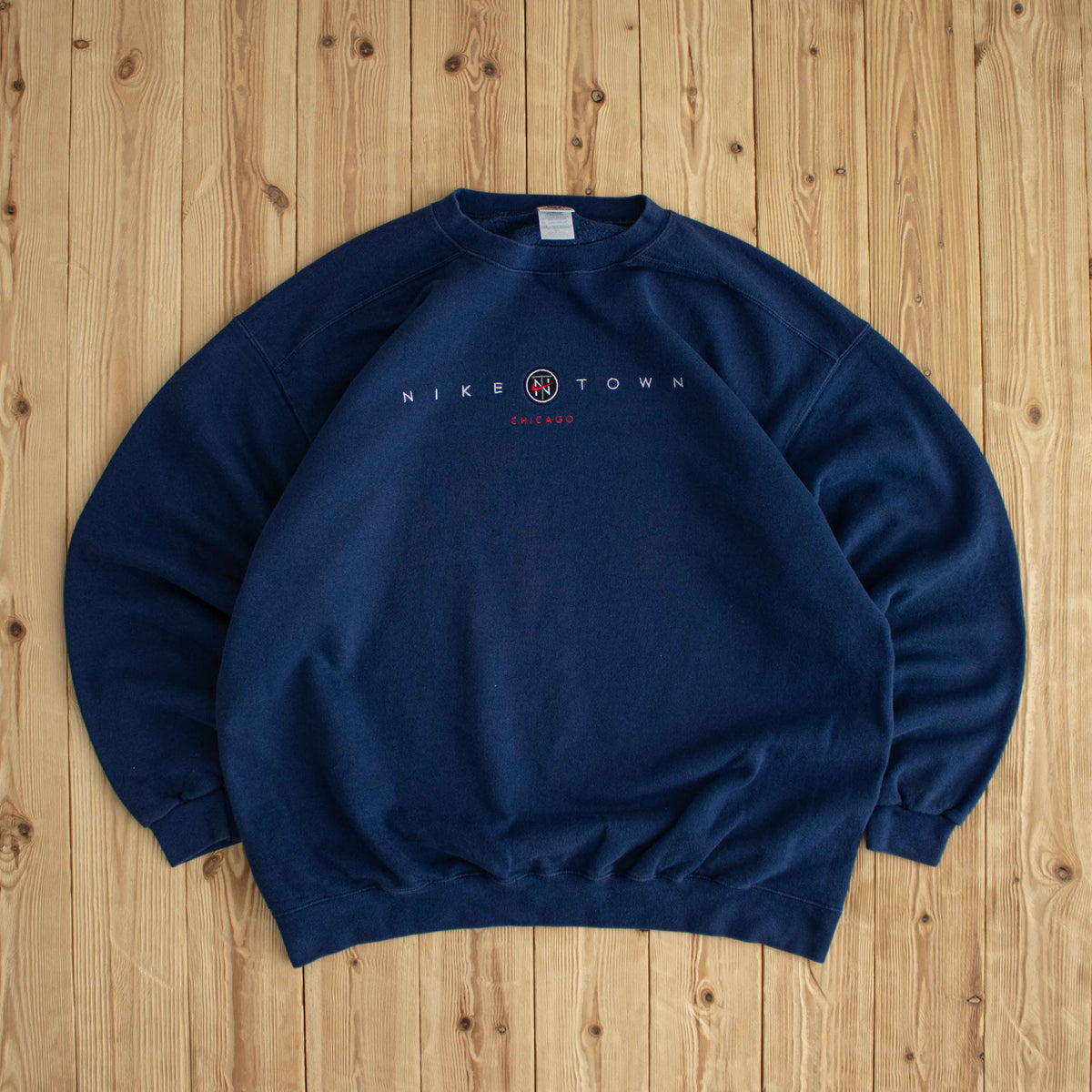 (XL) Nike Town Chicago Vintage Embroidered Sweatshirt Blue