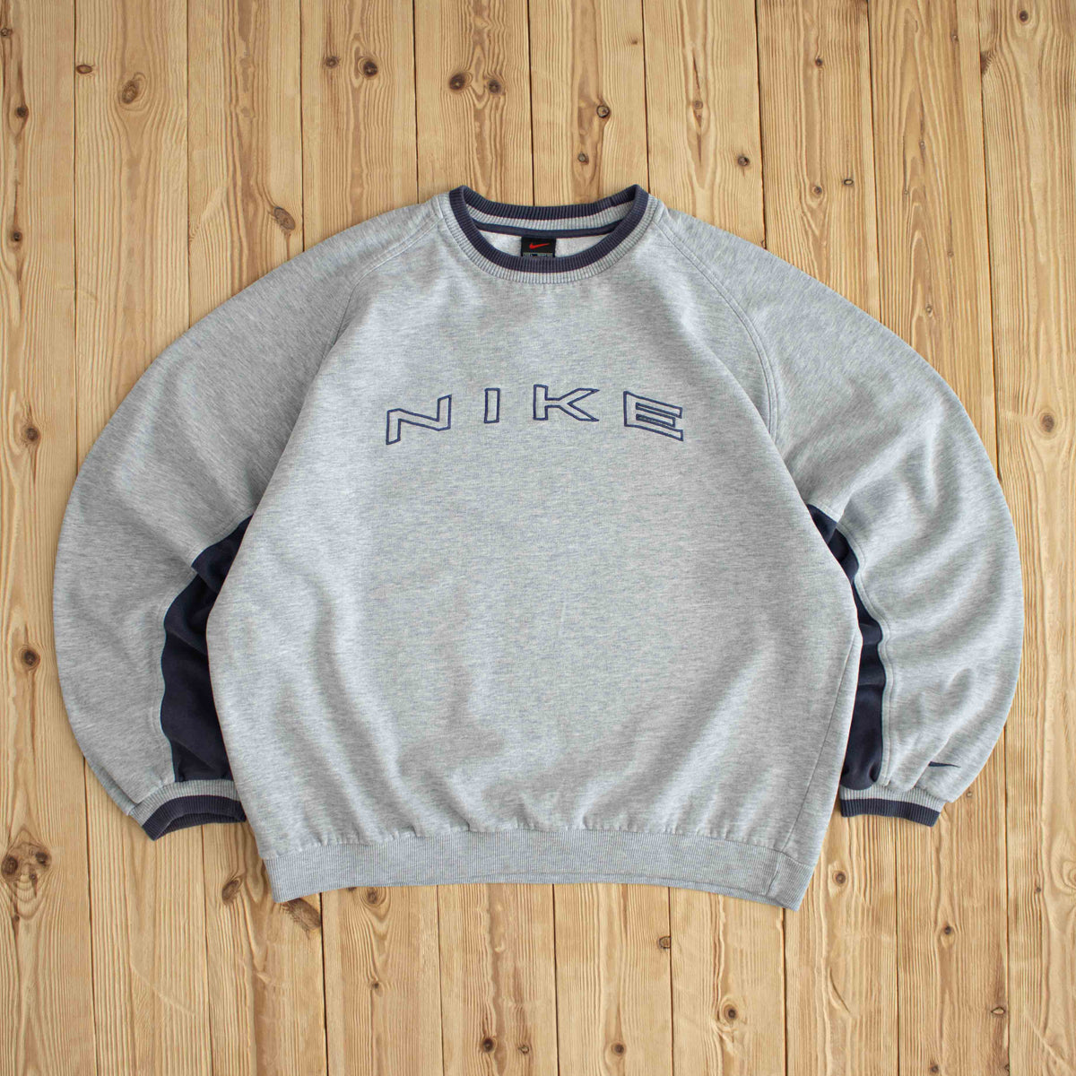(L) Nike Spell Out Vintage Embroidered Sweatshirt Gray