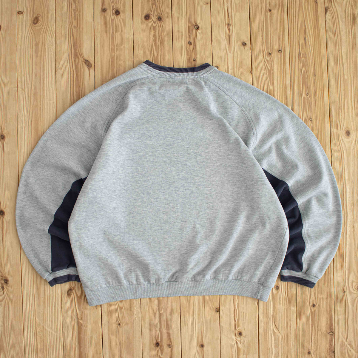 (L) Nike Spell Out Vintage Embroidered Sweatshirt Gray