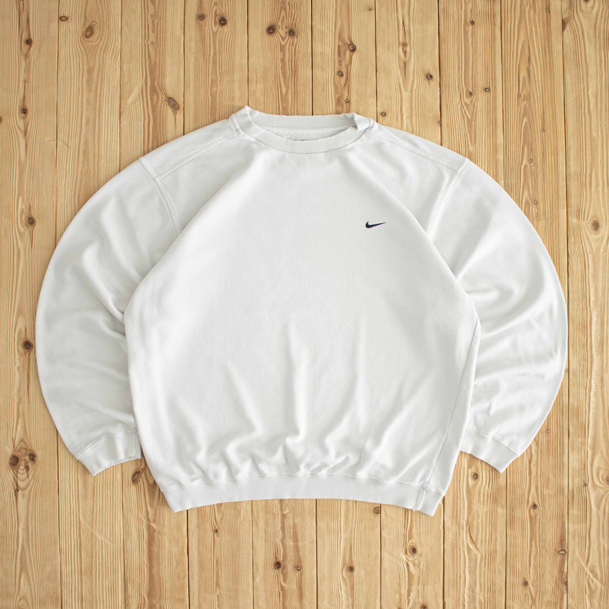 (L) Nike Vintage Essential Embroidered Sweatshirt White