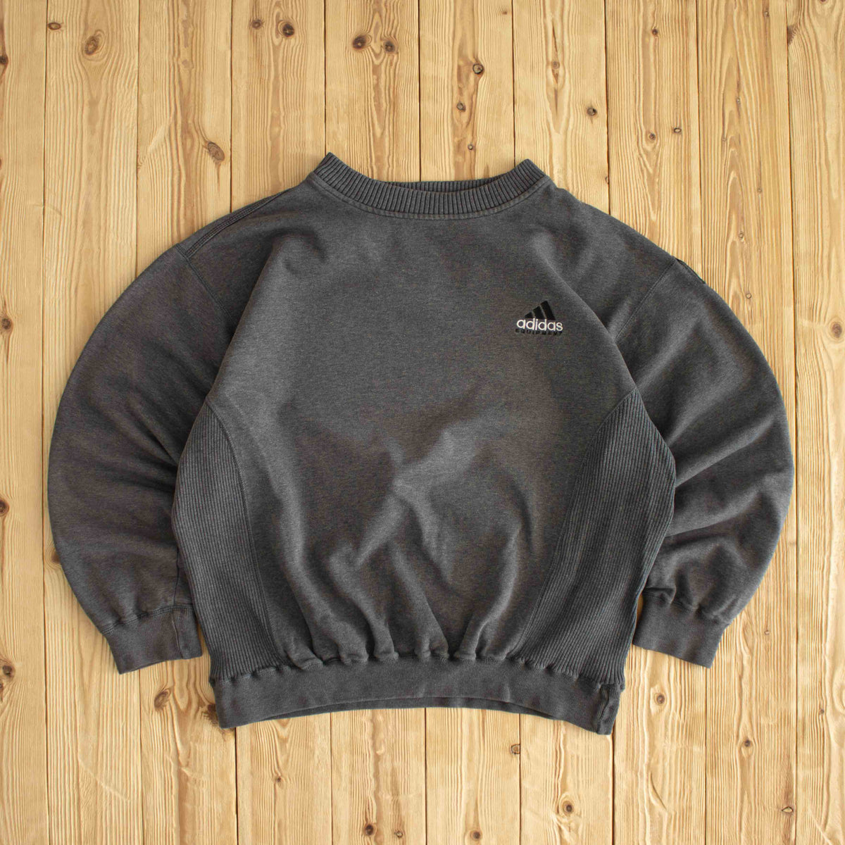 (M/L) Adidas Equipment Vintage Essential Embroidered Sweatshirt Gray