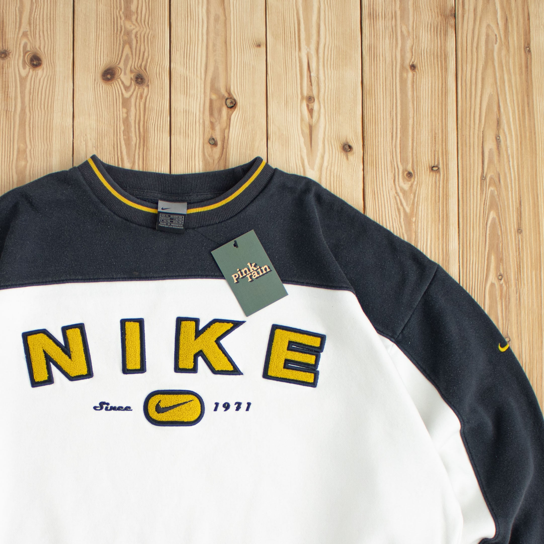 (XL) Vintage Nike Spell Out Embroidered Sweatshirt