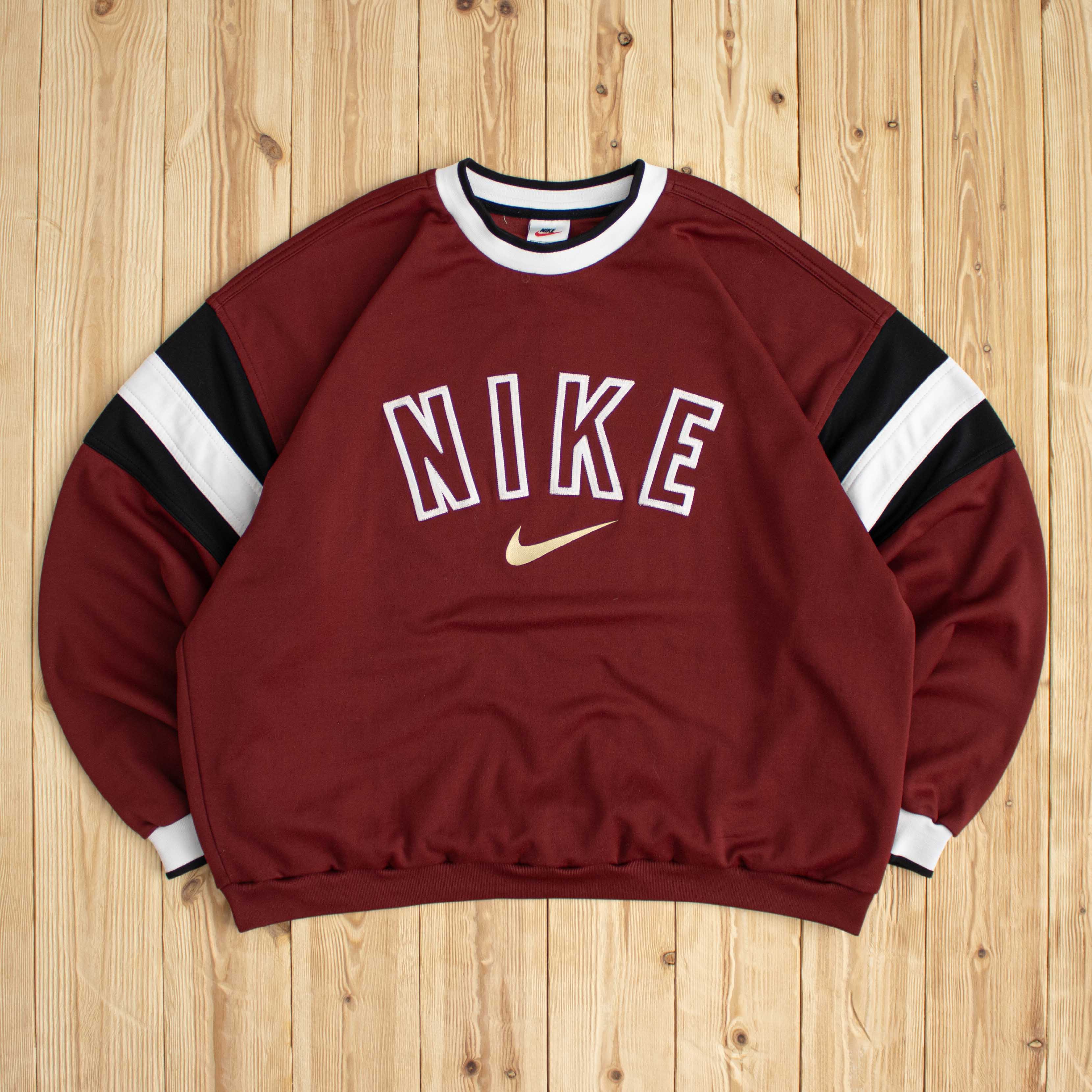 (L) Vintage Nike Spell Out Embroidered Sweatshirt