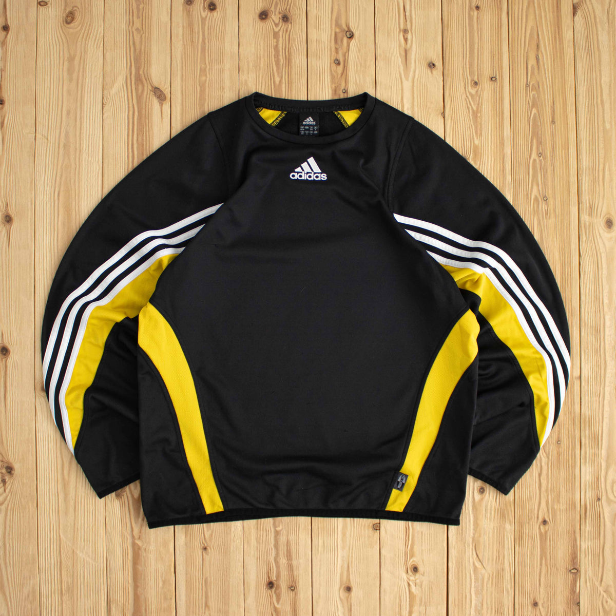 (M) Adidas Climawarm Center Logo Vintage Embroidered Light Top Black