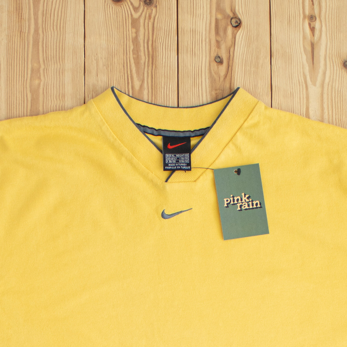 (XL) Nike Center Swoosh Vintage Embroidered T-Shirt Yellow