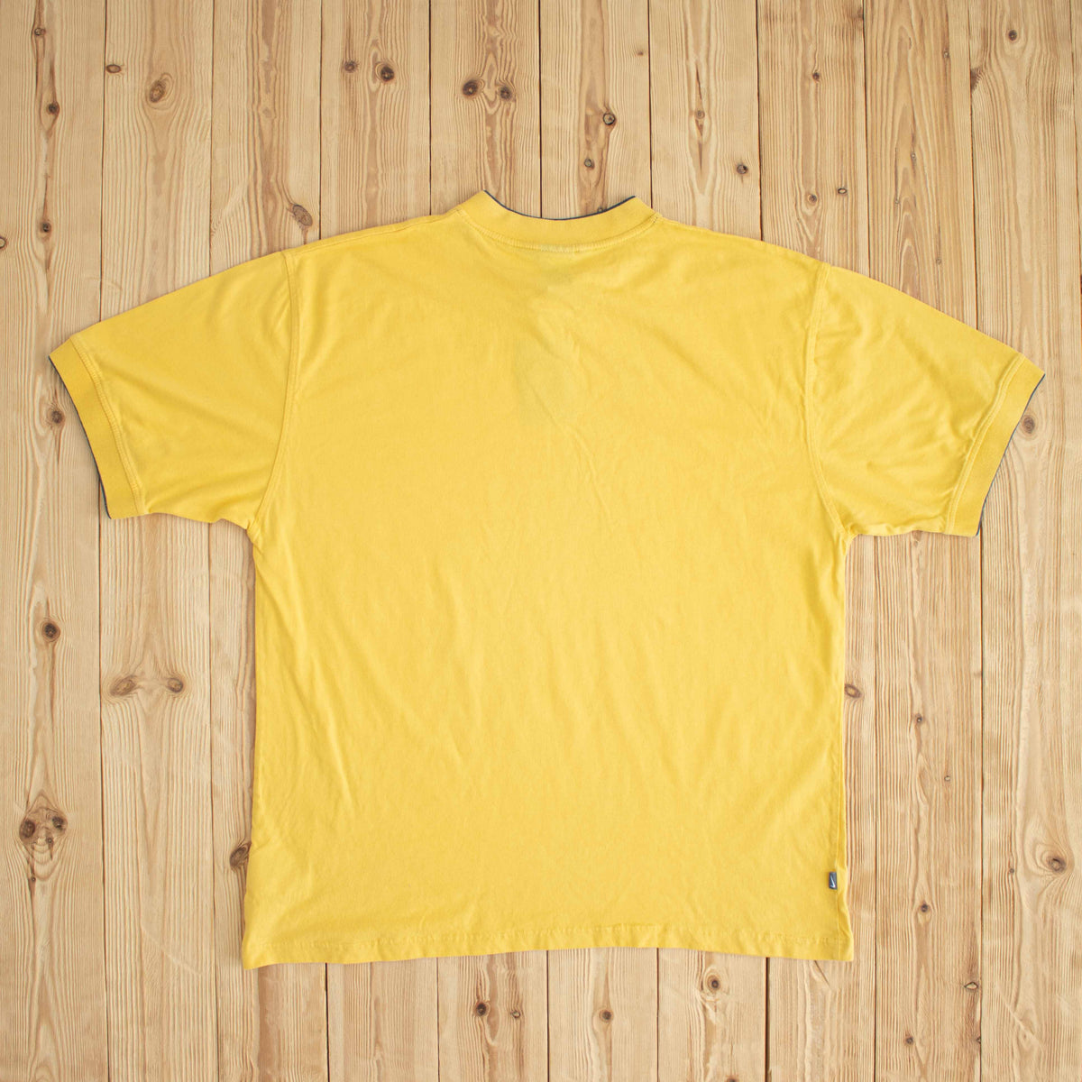 (XL) Nike Center Swoosh Vintage Embroidered T-Shirt Yellow