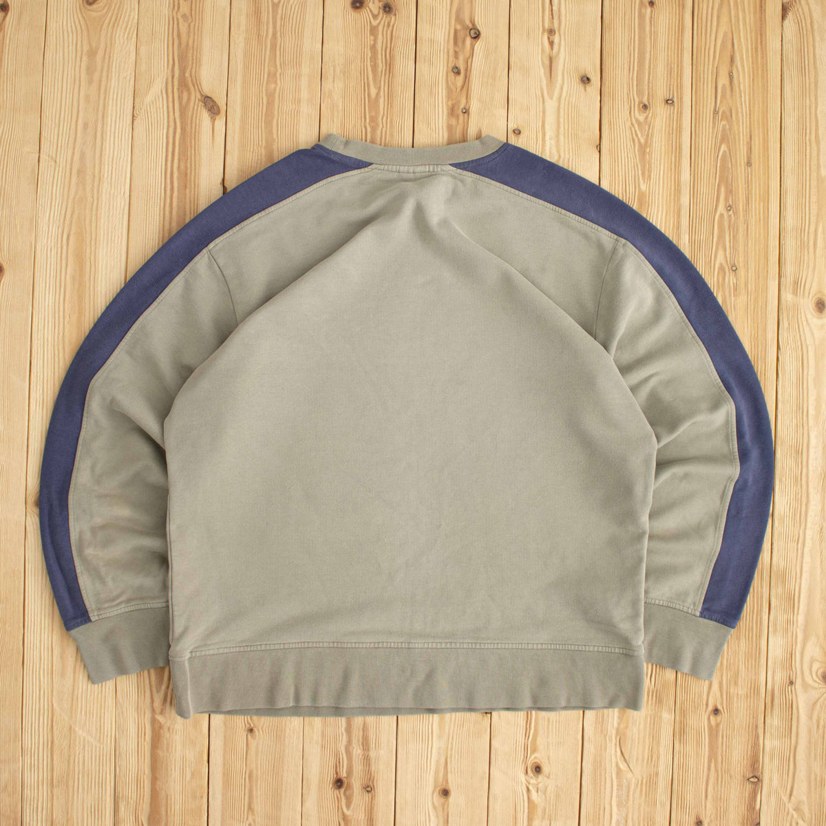 (L) Nike Vintage Essential Embroidered Sweatshirt Beige