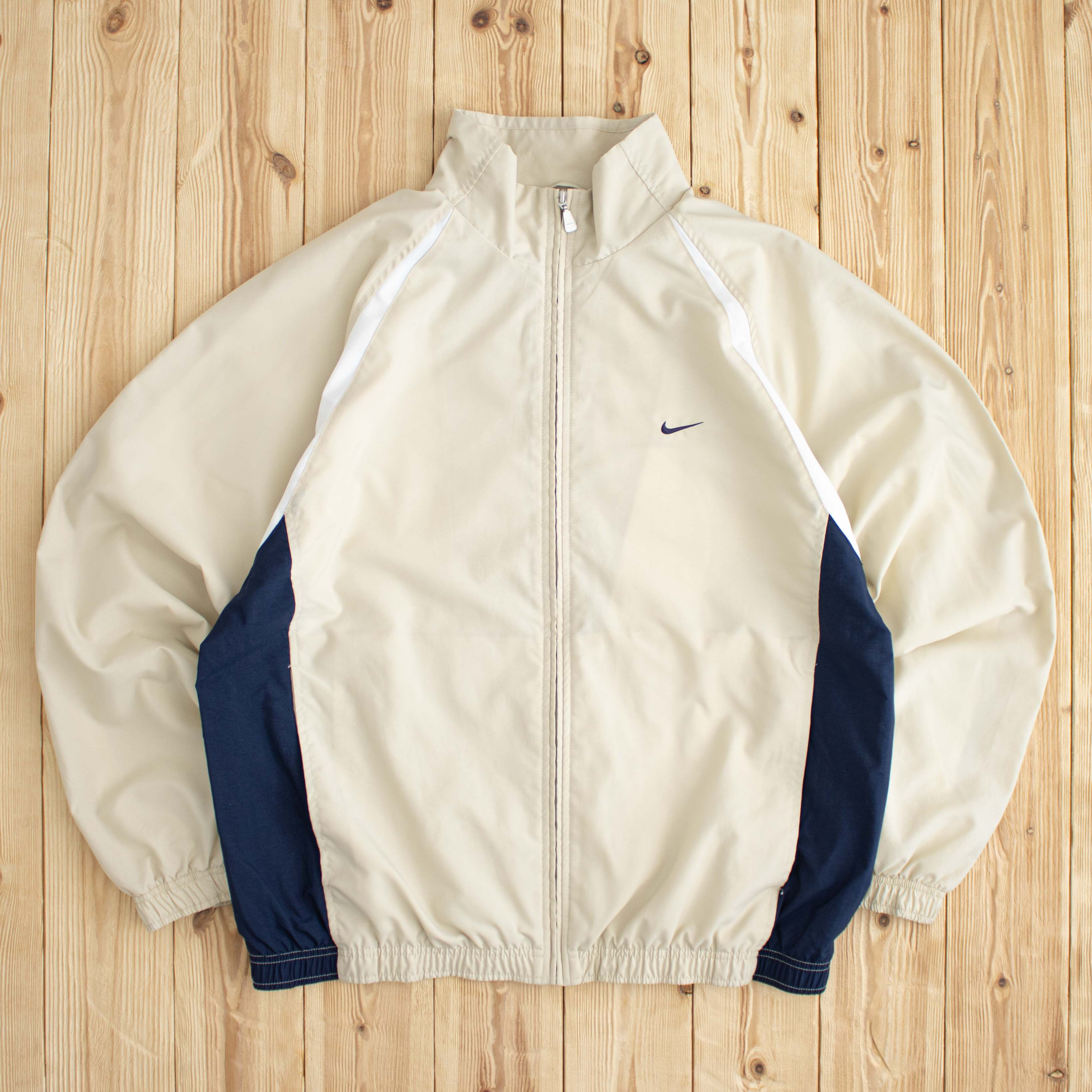 (L) Vintage Nike Essential Embroidered Jacket