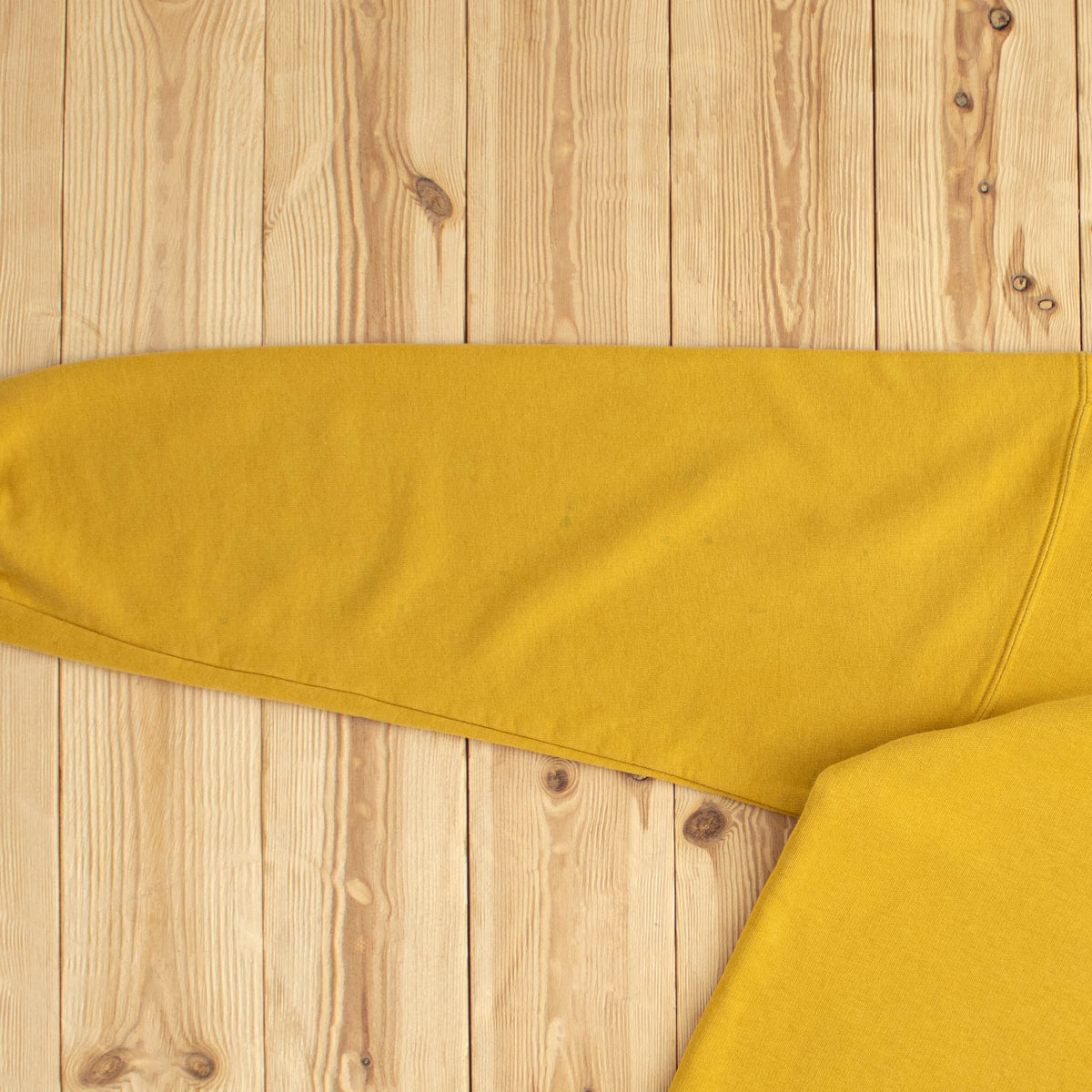 (L) Nike Swoosh Vintage Embroidered Sweatshirt Yellow