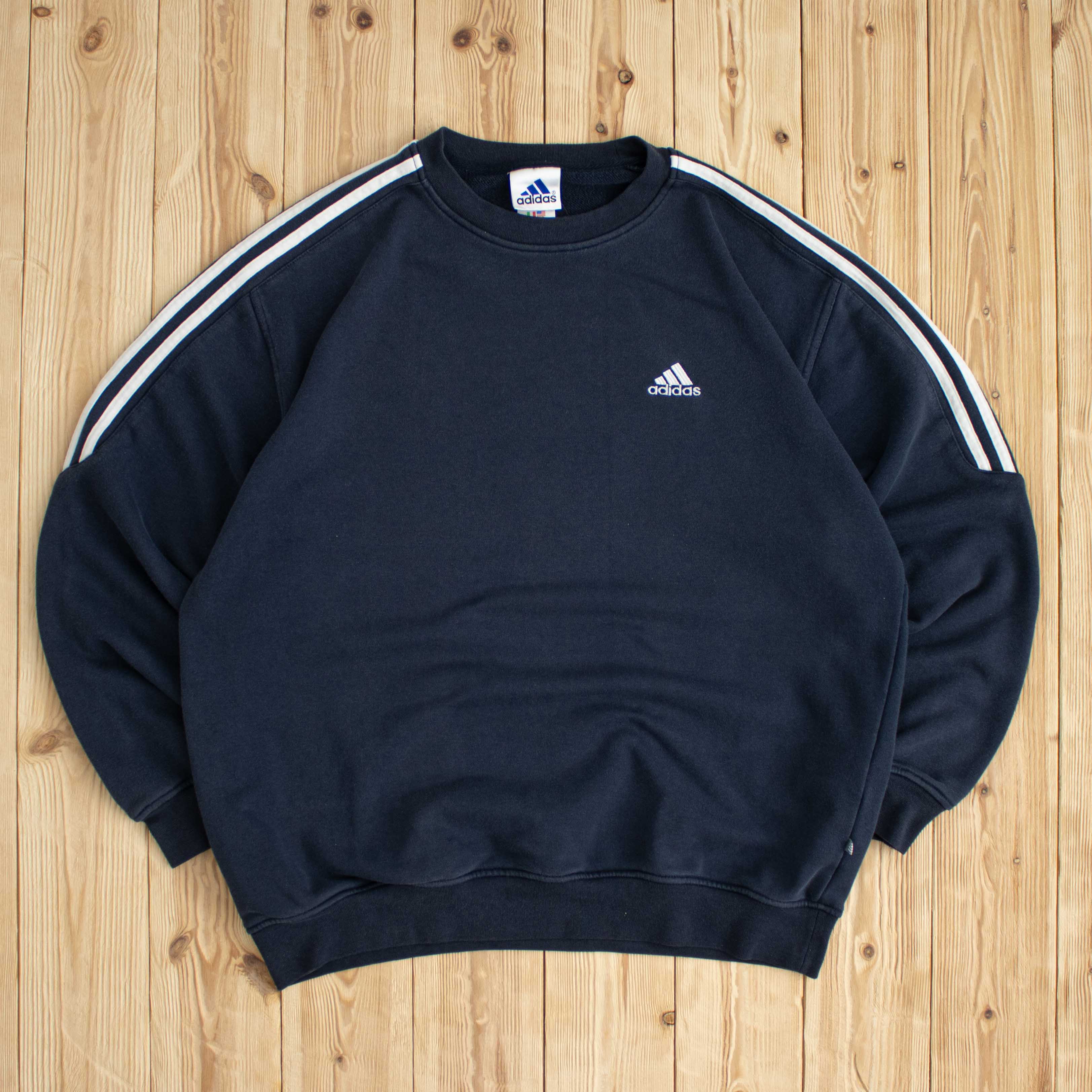 (L) Vintage Adidas Essential Embroidered Sweatshirt