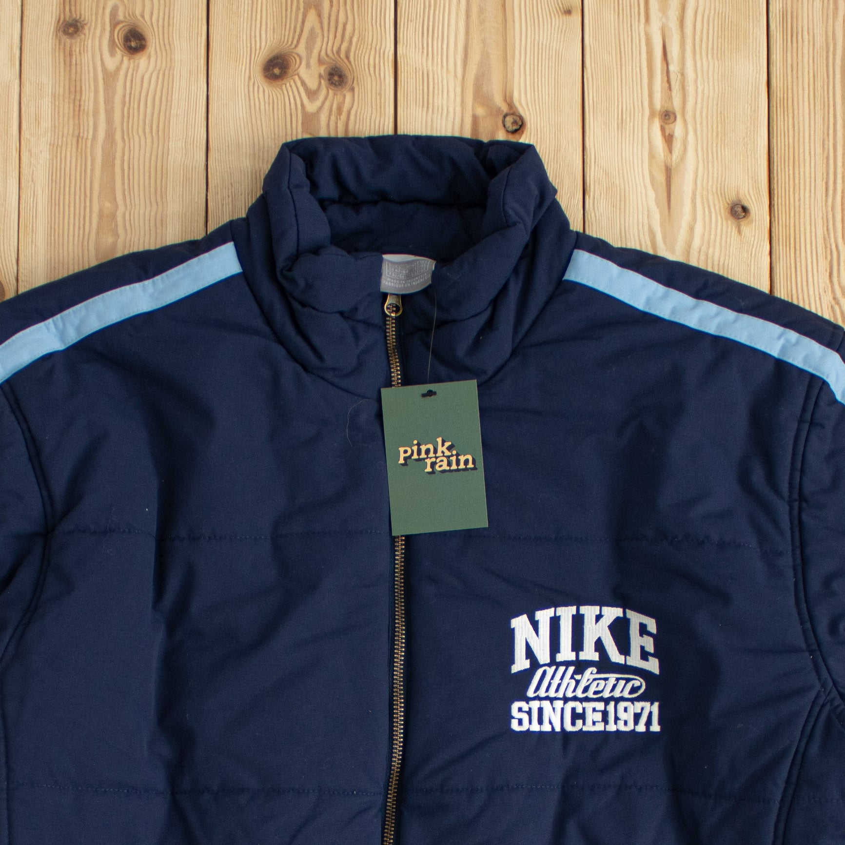 (L) Vintage Nike Athletic Embroidered Puffer Jacket