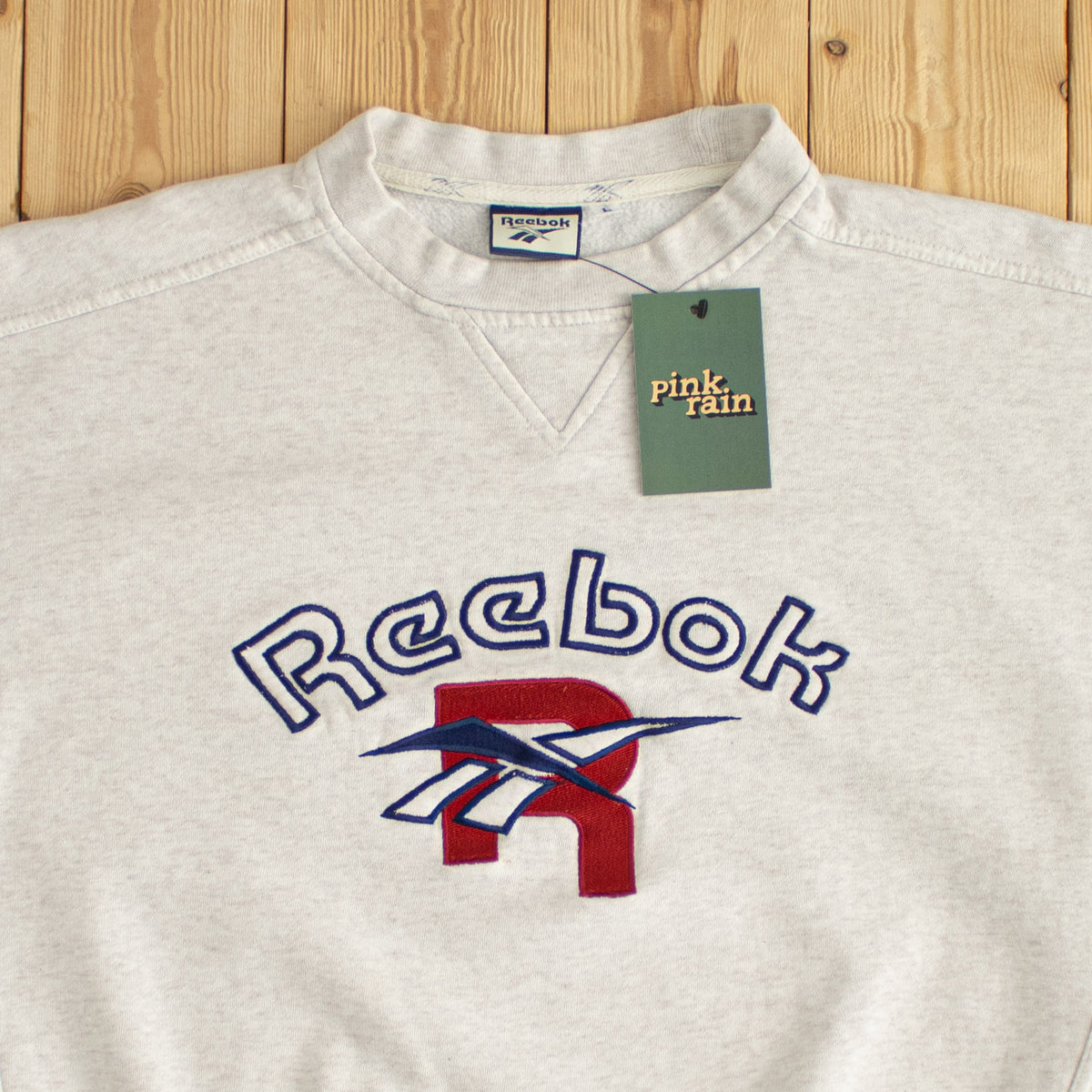 (M) Reebok Spell Out Vintage Embroidered Sweatshirt Beige