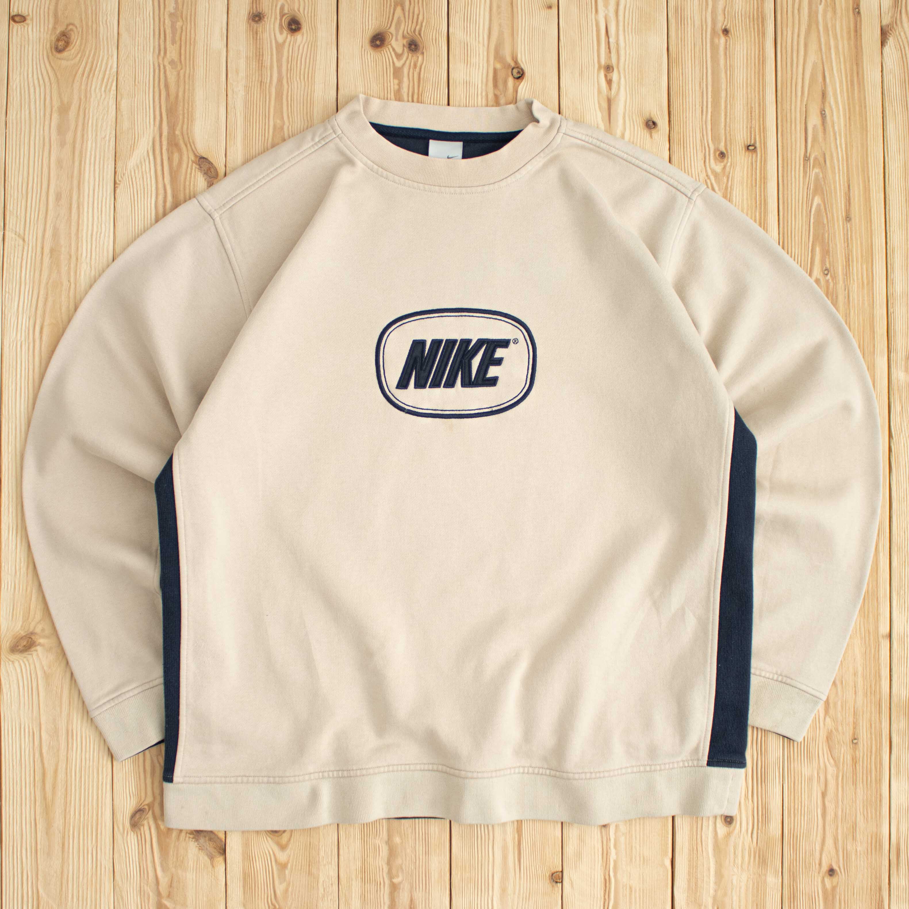 (L) Vintage Nike Spell Out Embroidered Sweatshirt