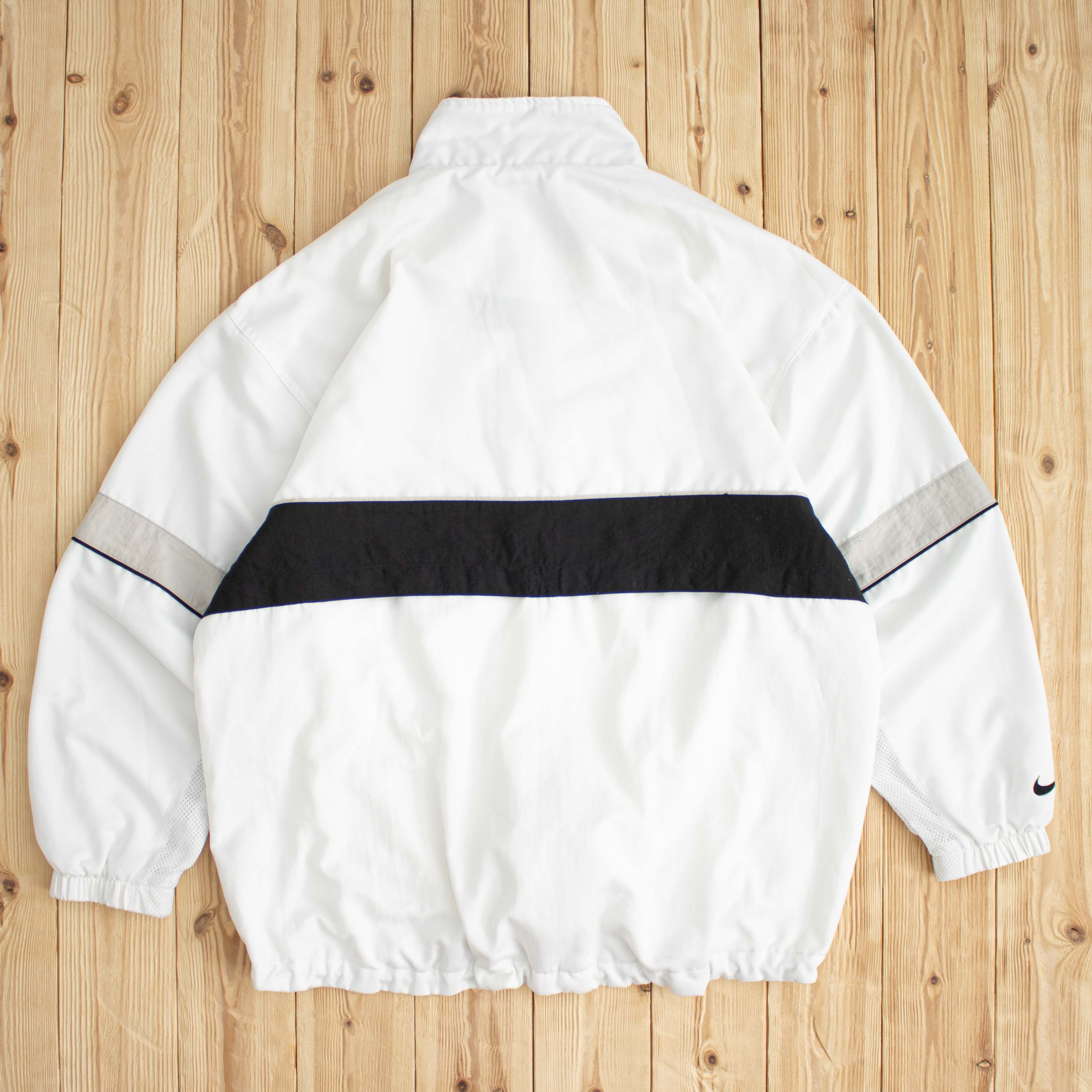 (L) Vintage Nike Essential Embroidered Jacket
