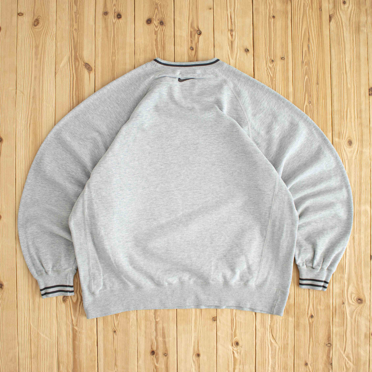 (L/XL) Nike Swoosh Vintage Embroidered Sweatshirt Gray