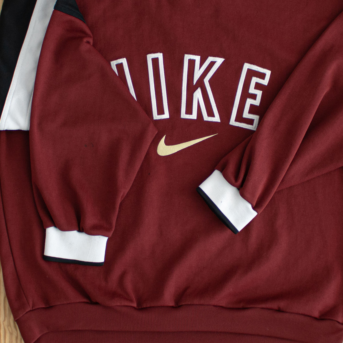 (L) Nike Spell Out Vintage Embroidered Sweatshirt Red