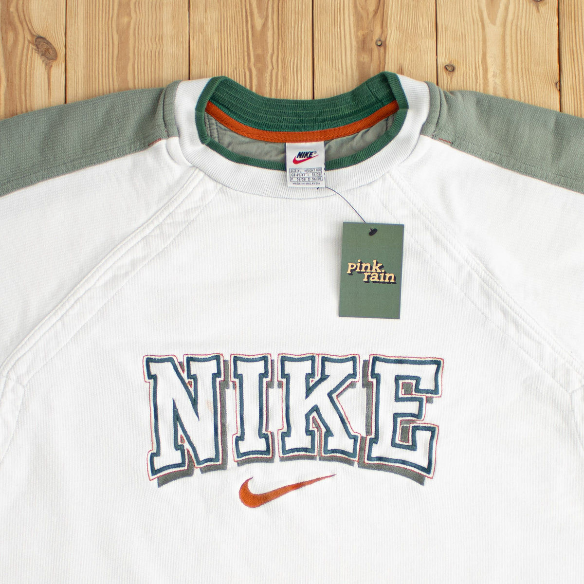 (L) Nike Spell Out Vintage Embroidered Sweatshirt White