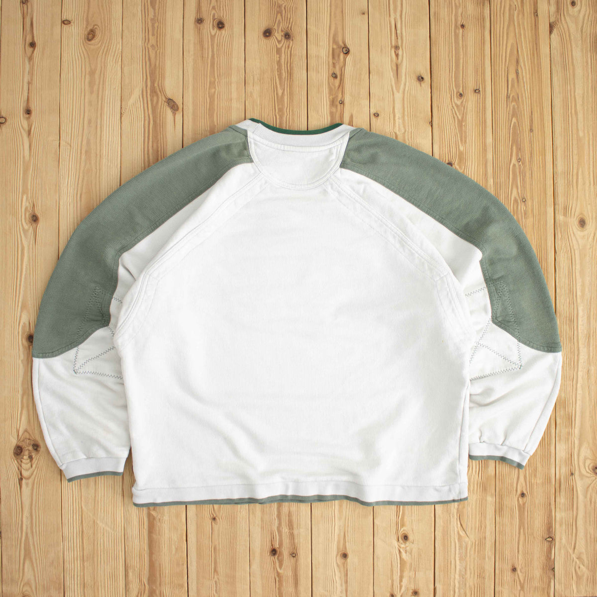 (L) Nike Spell Out Vintage Embroidered Sweatshirt White