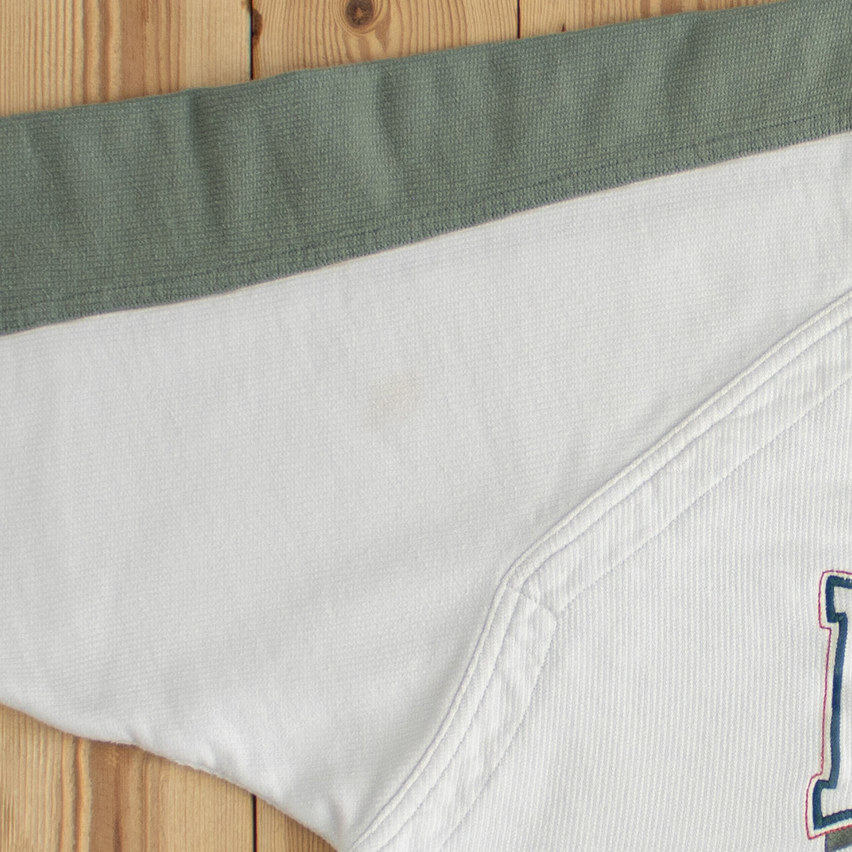 (L) Nike Spell Out Vintage Embroidered Sweatshirt White