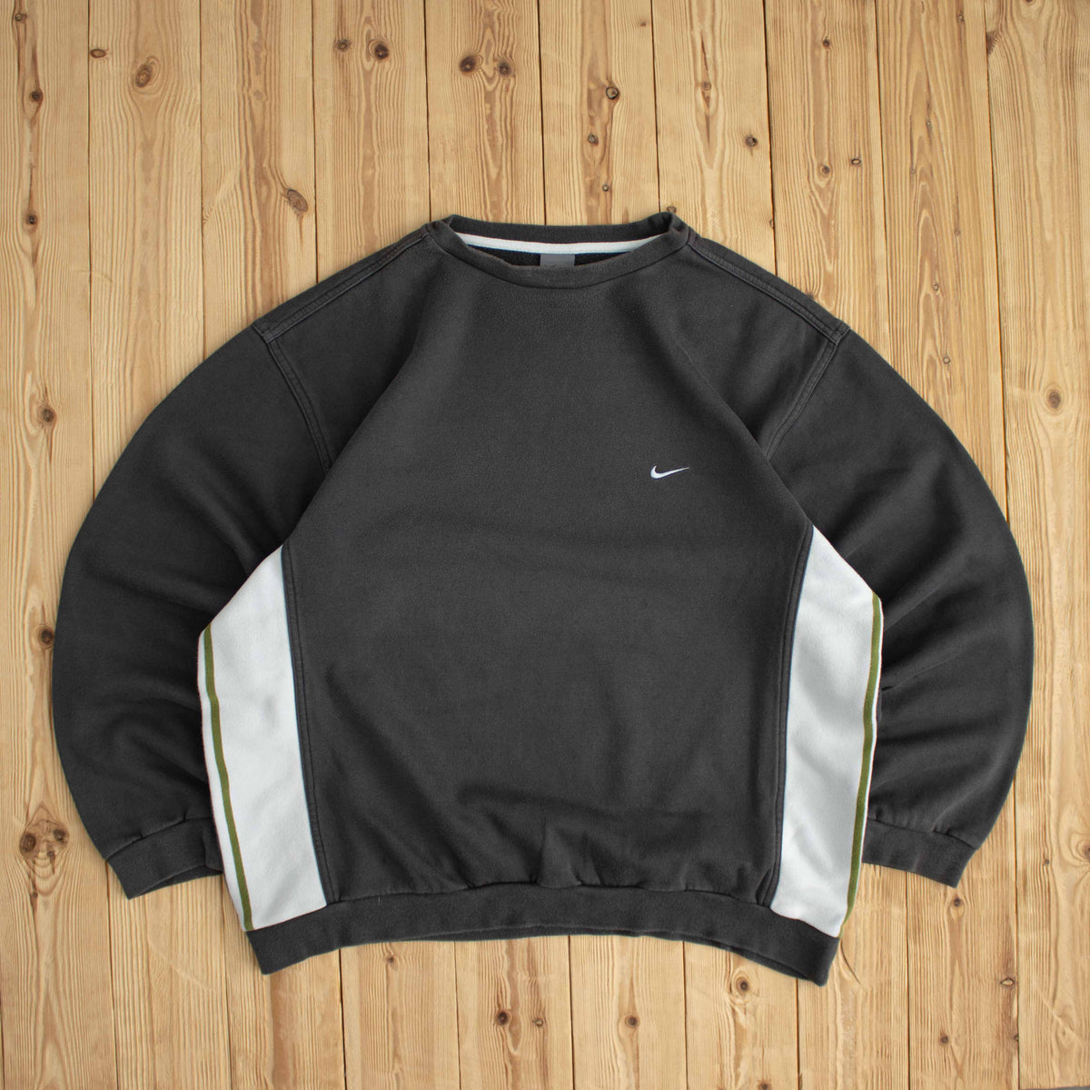 (XL) Nike Vintage Essential Embroidered Sweatshirt Gray