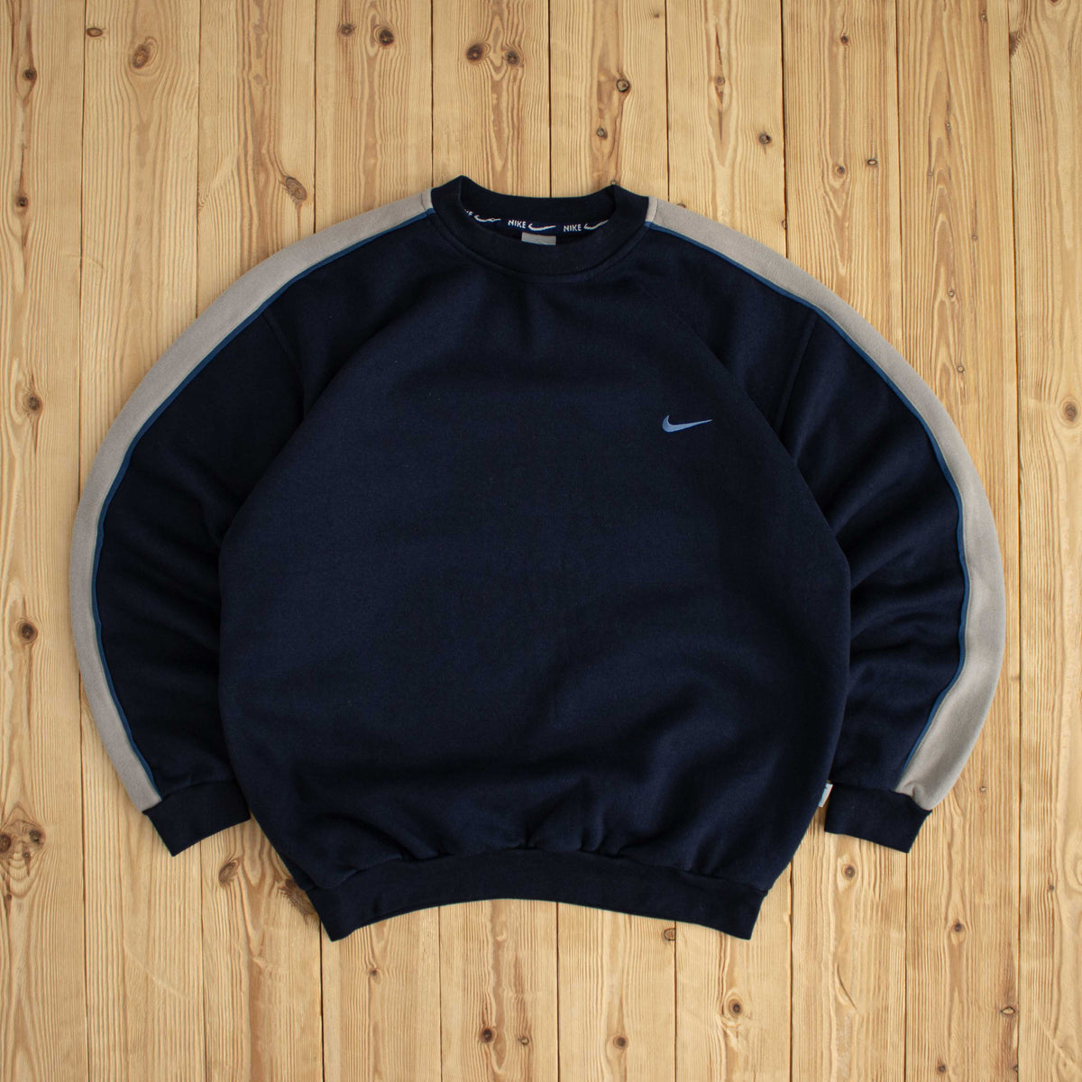 (L) Nike Vintage Essential Embroidered Sweatshirt Blue
