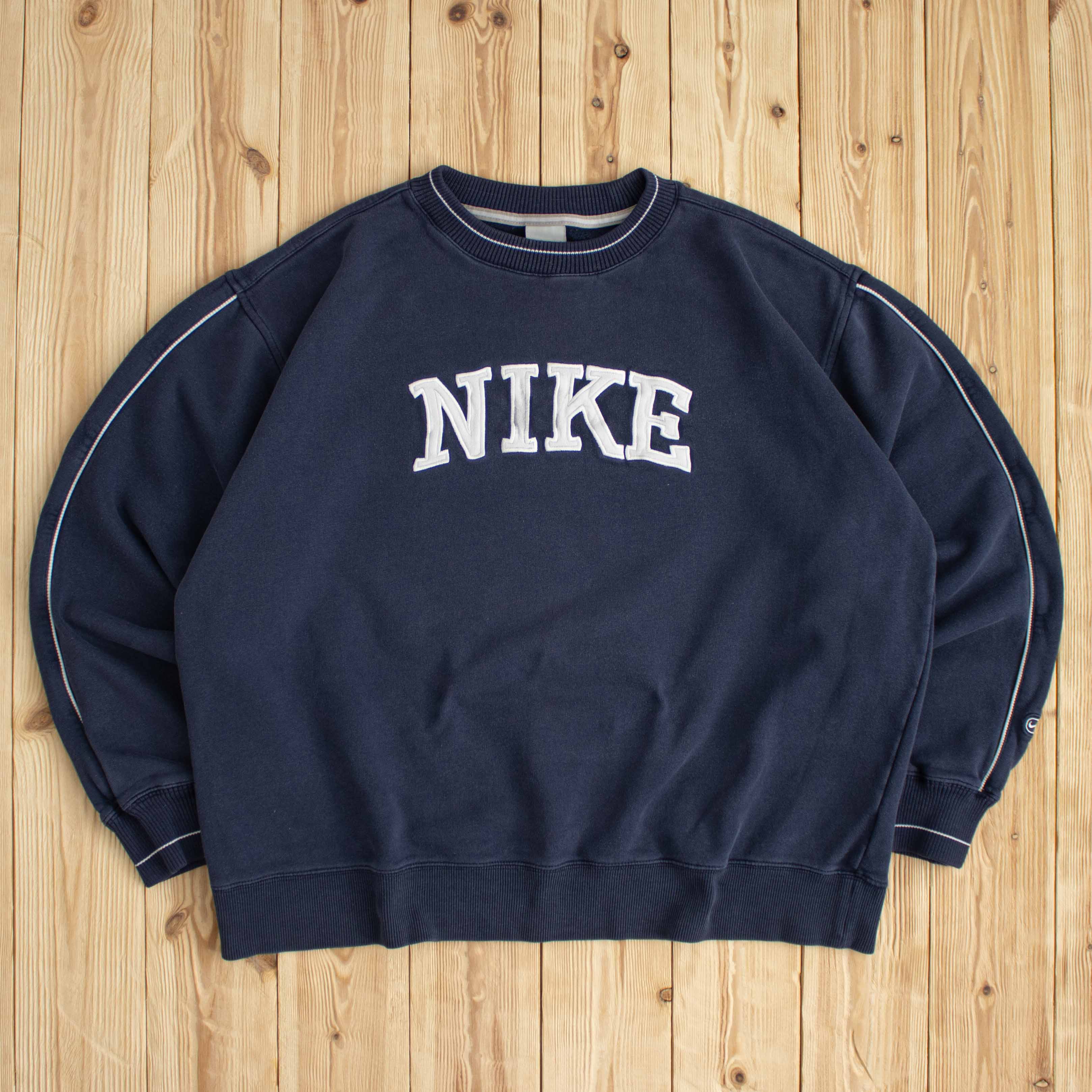 (L) Vintage Nike Spell Out Embroidered Sweatshirt