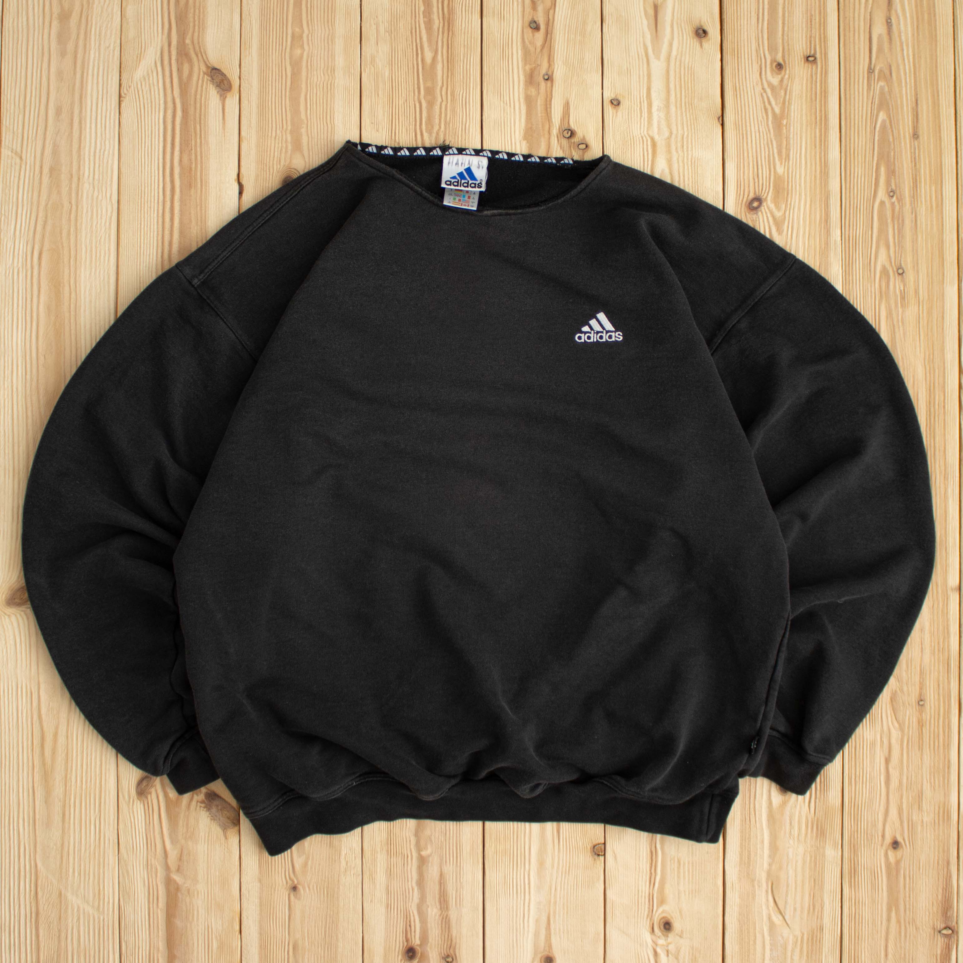 (M/L) Vintage Adidas Essential Embroidered Sweatshirt