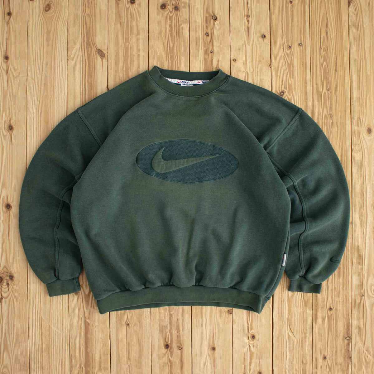 (L) Nike Swoosh Vintage Embossed & Embroidered Sweatshirt Green