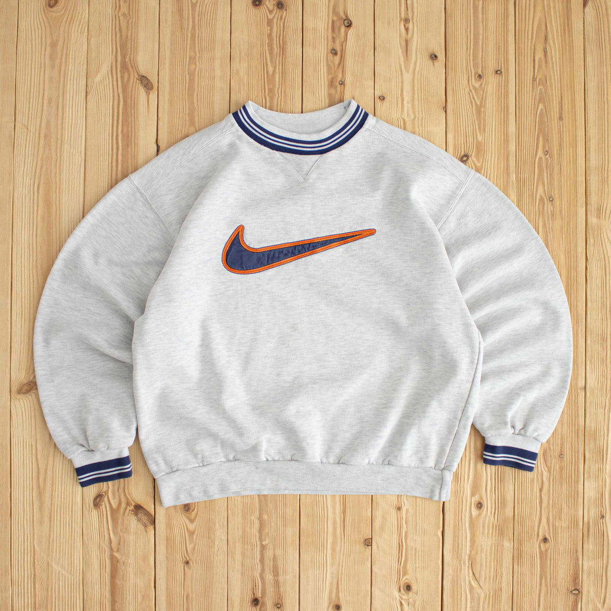 (S/M) Nike Swoosh Vintage Embroidered Sweatshirt Gray