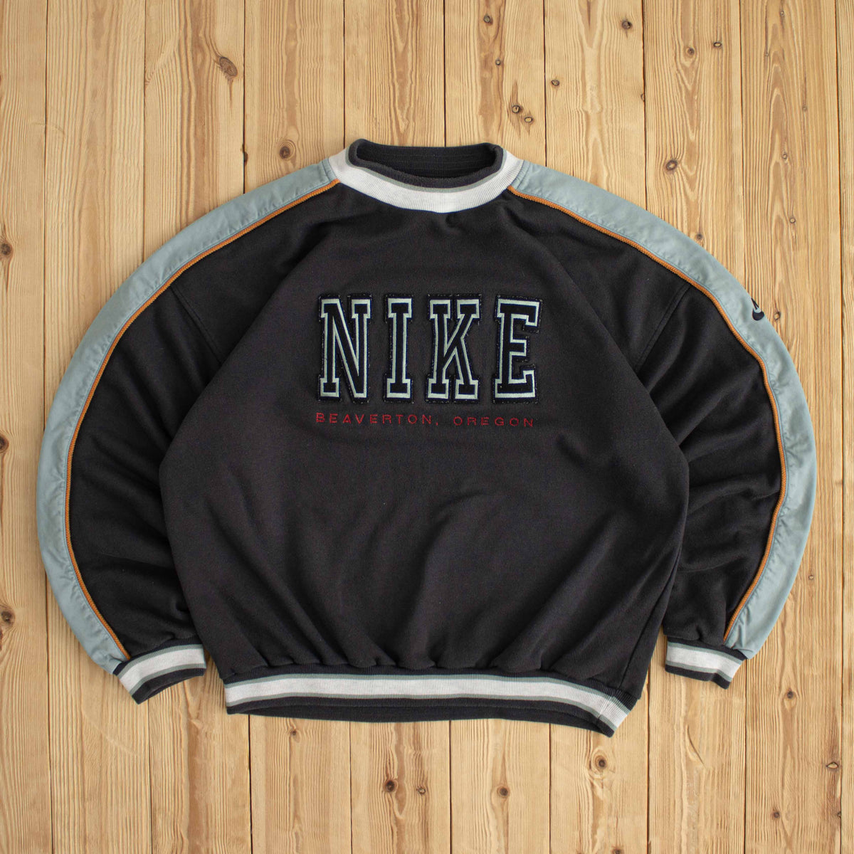 (M/L) Nike Beaverton Oregon Vintage Embroidered Sweatshirt Gray