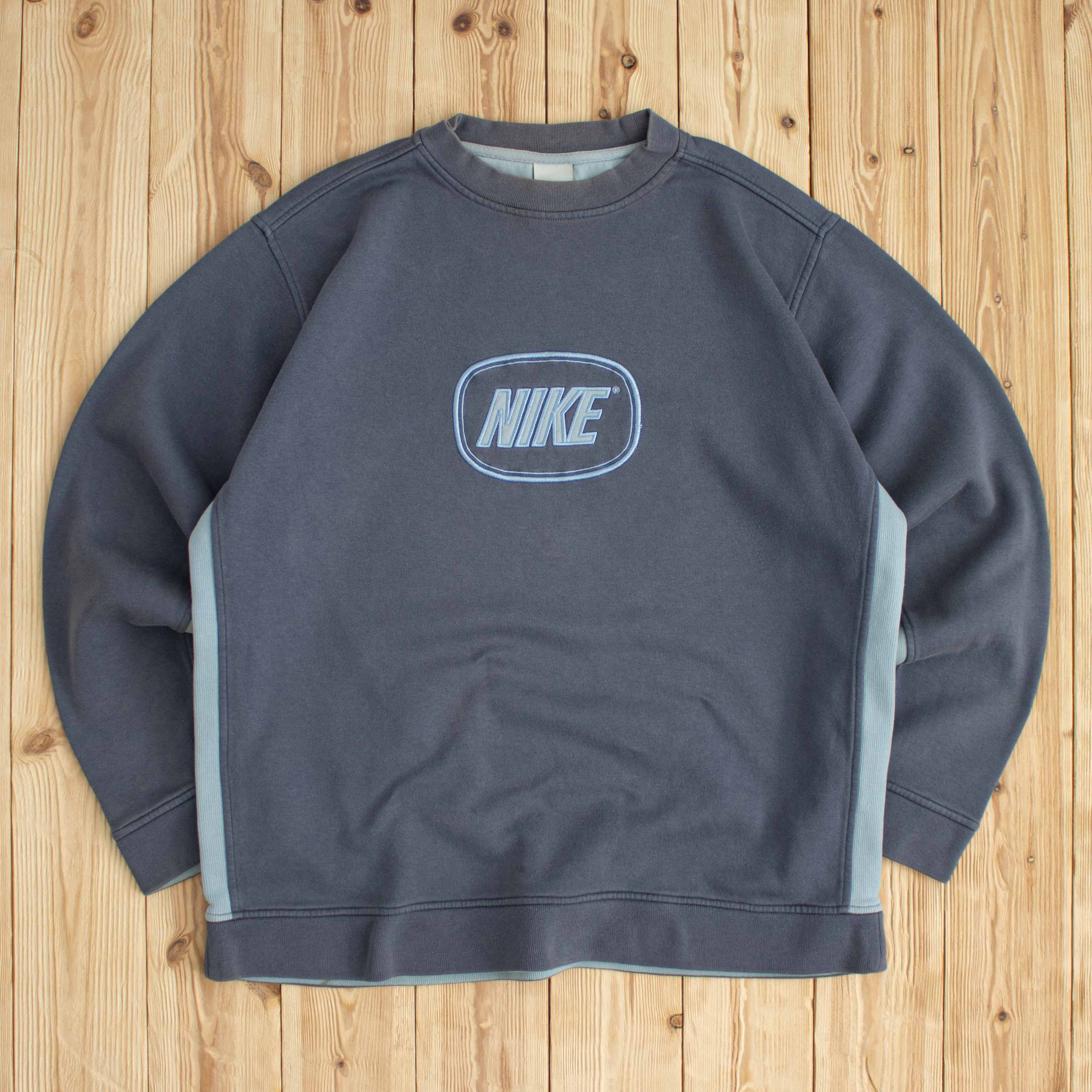 (L) Vintage Nike Spell Out Embroidered Sweatshirt