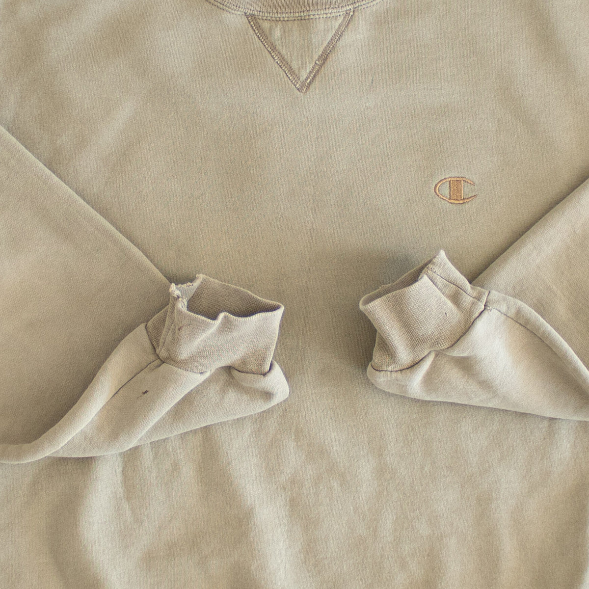 (M) Champion Vintage Essential Embroidered Sweatshirt Beige