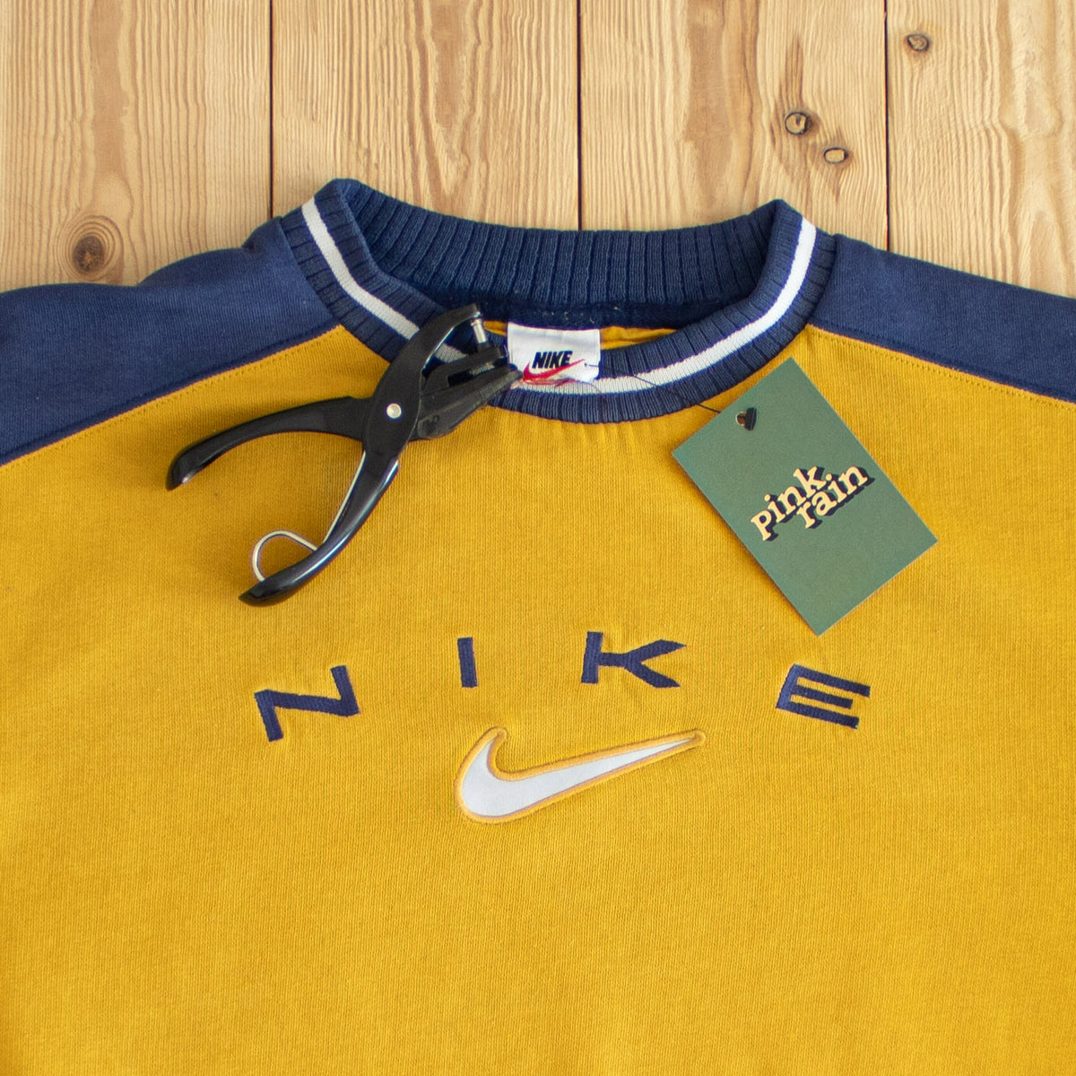 (S) Nike Spell Out Vintage Embroidered Sweatshirt Yellow