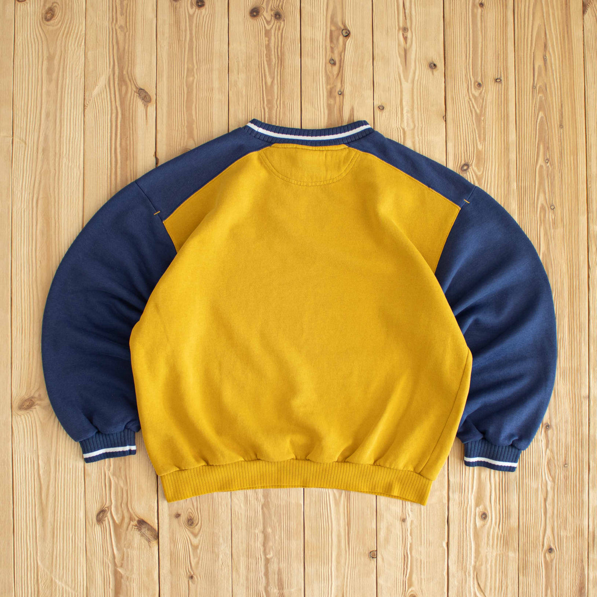 (S) Nike Spell Out Vintage Embroidered Sweatshirt Yellow