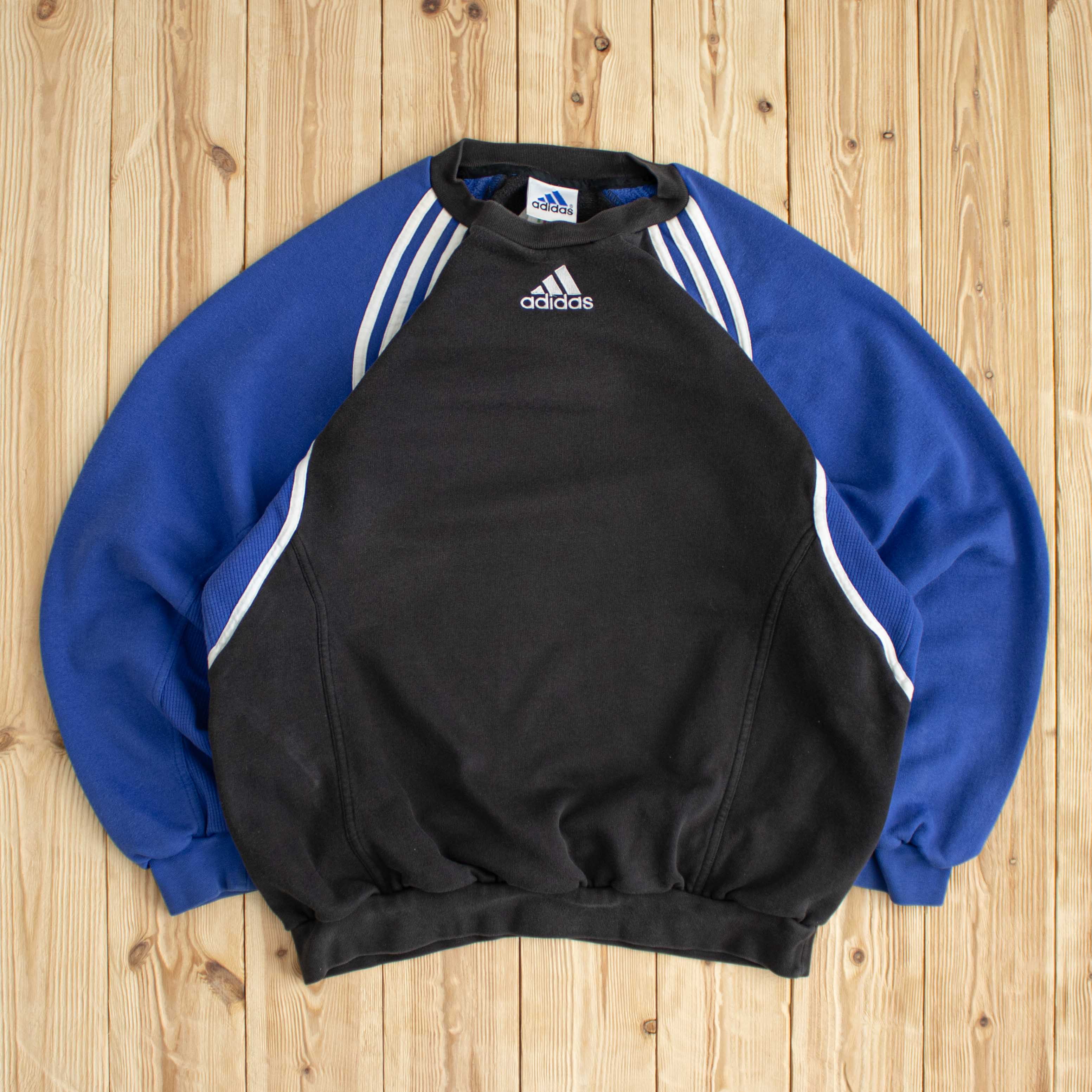 (L) Vintage Adidas Center Logo Embroidered Sweatshirt