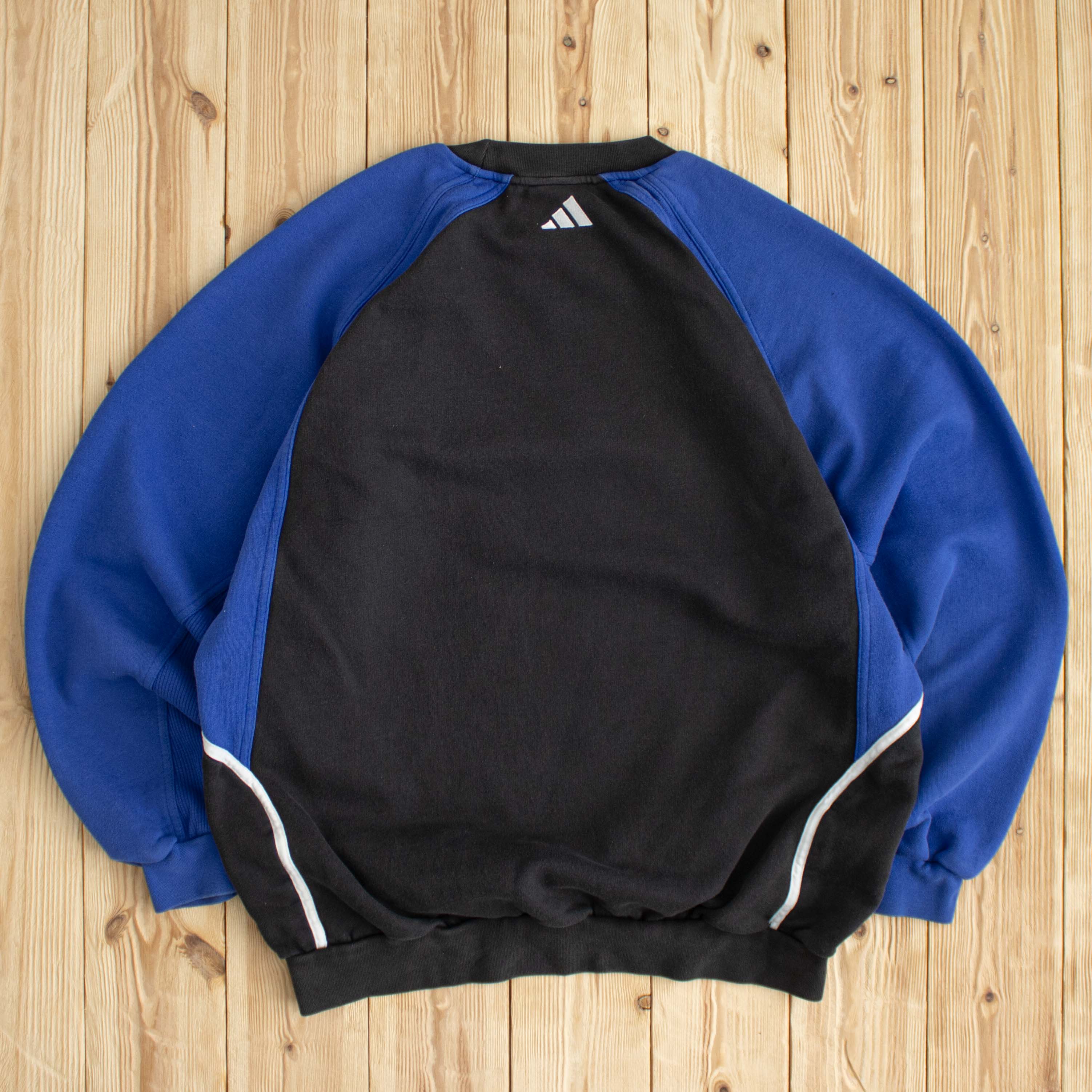 (L) Vintage Adidas Center Logo Embroidered Sweatshirt