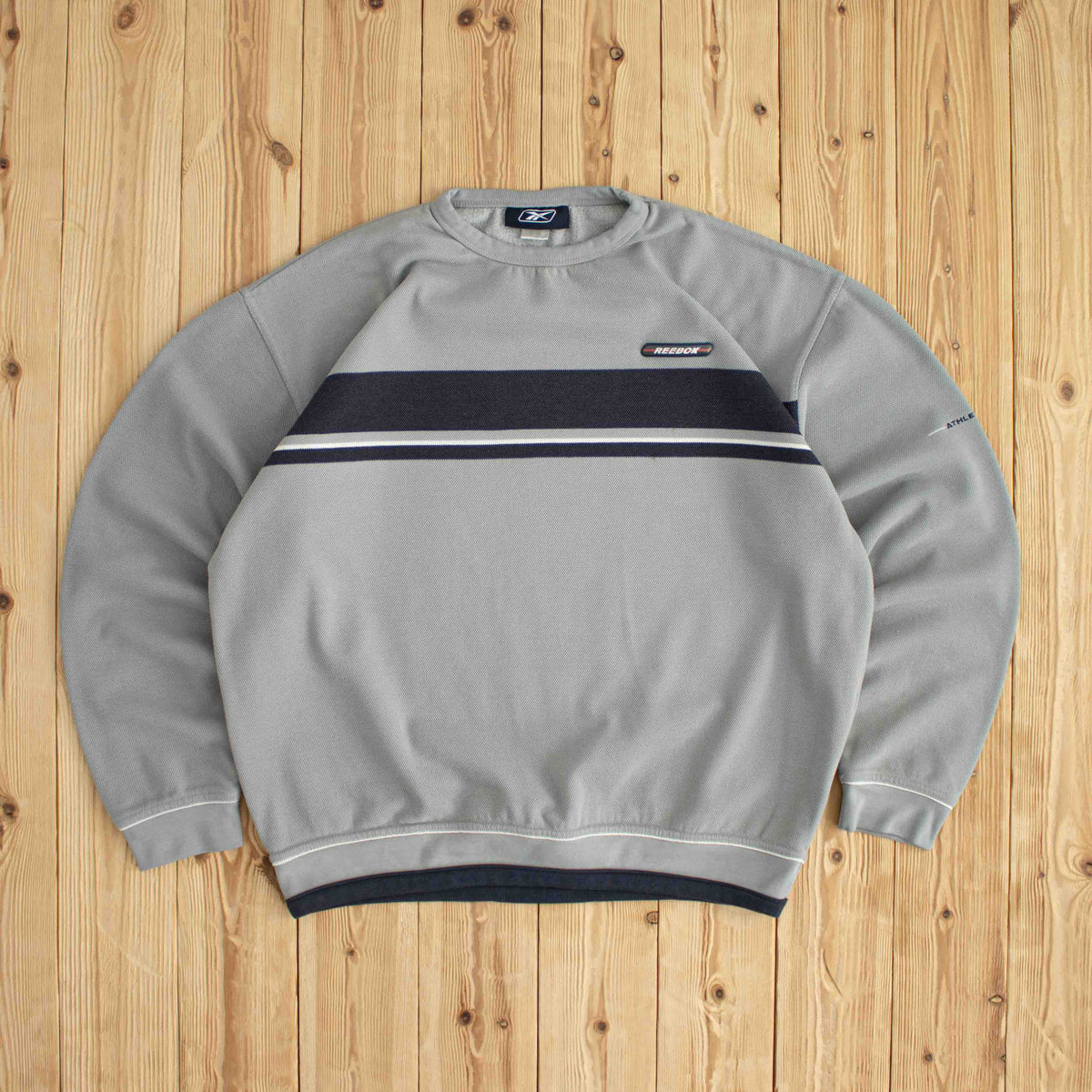 (L) Reebok Athletic Sport Vintage Embroidered Sweatshirt Gray