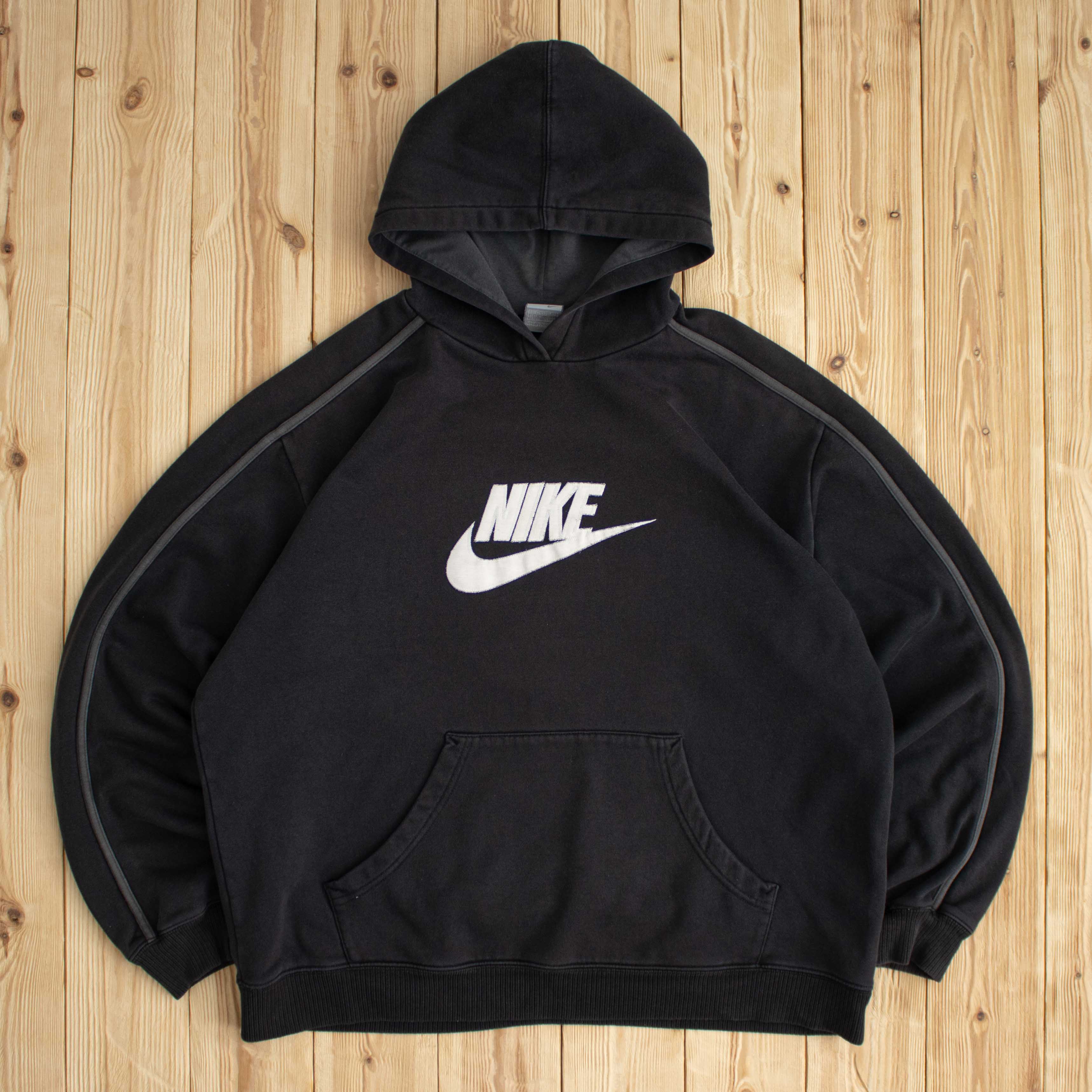 (L) Vintage Nike Logo Embroidered Hoodie