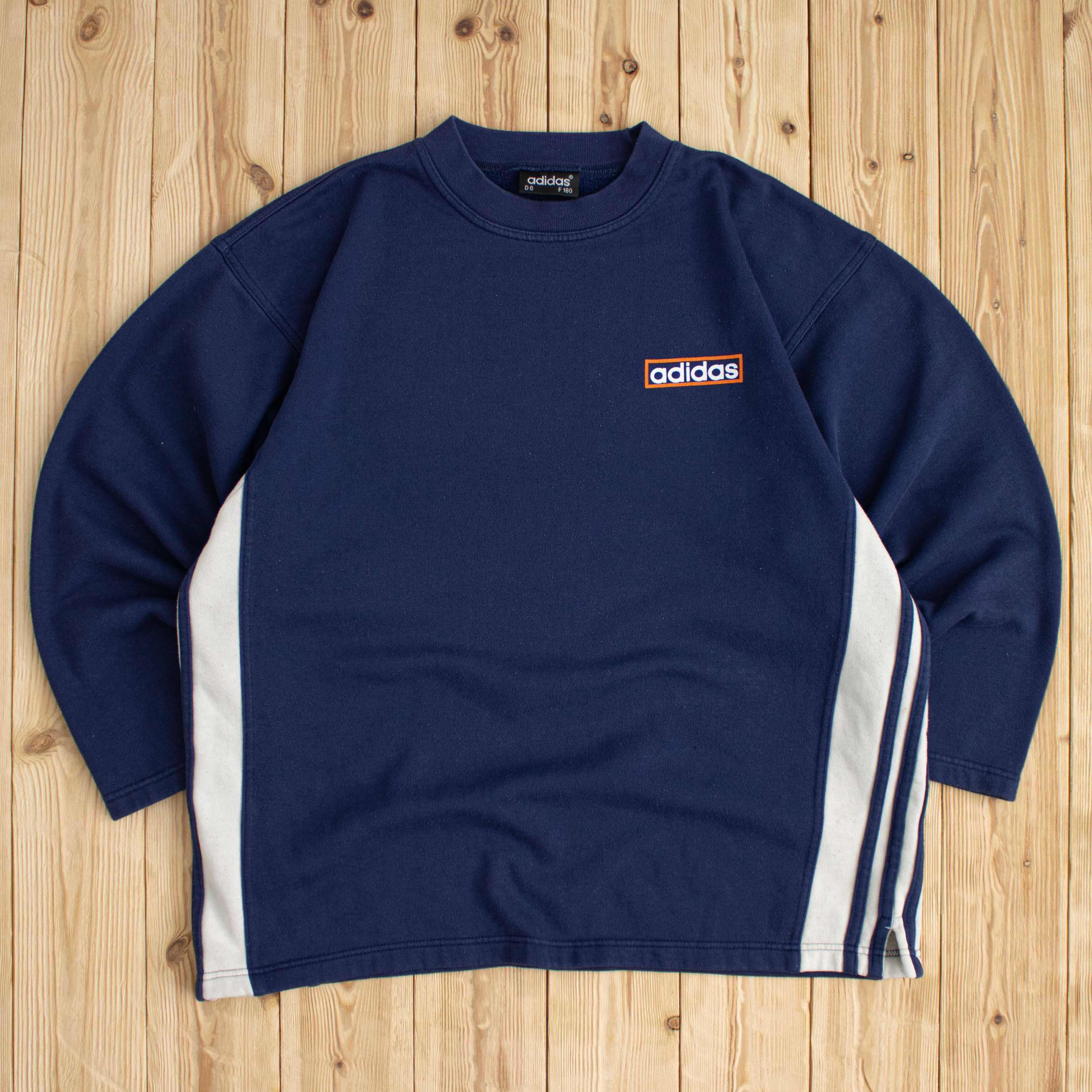 (L) Vintage Adidas Essential Embroidered Sweatshirt