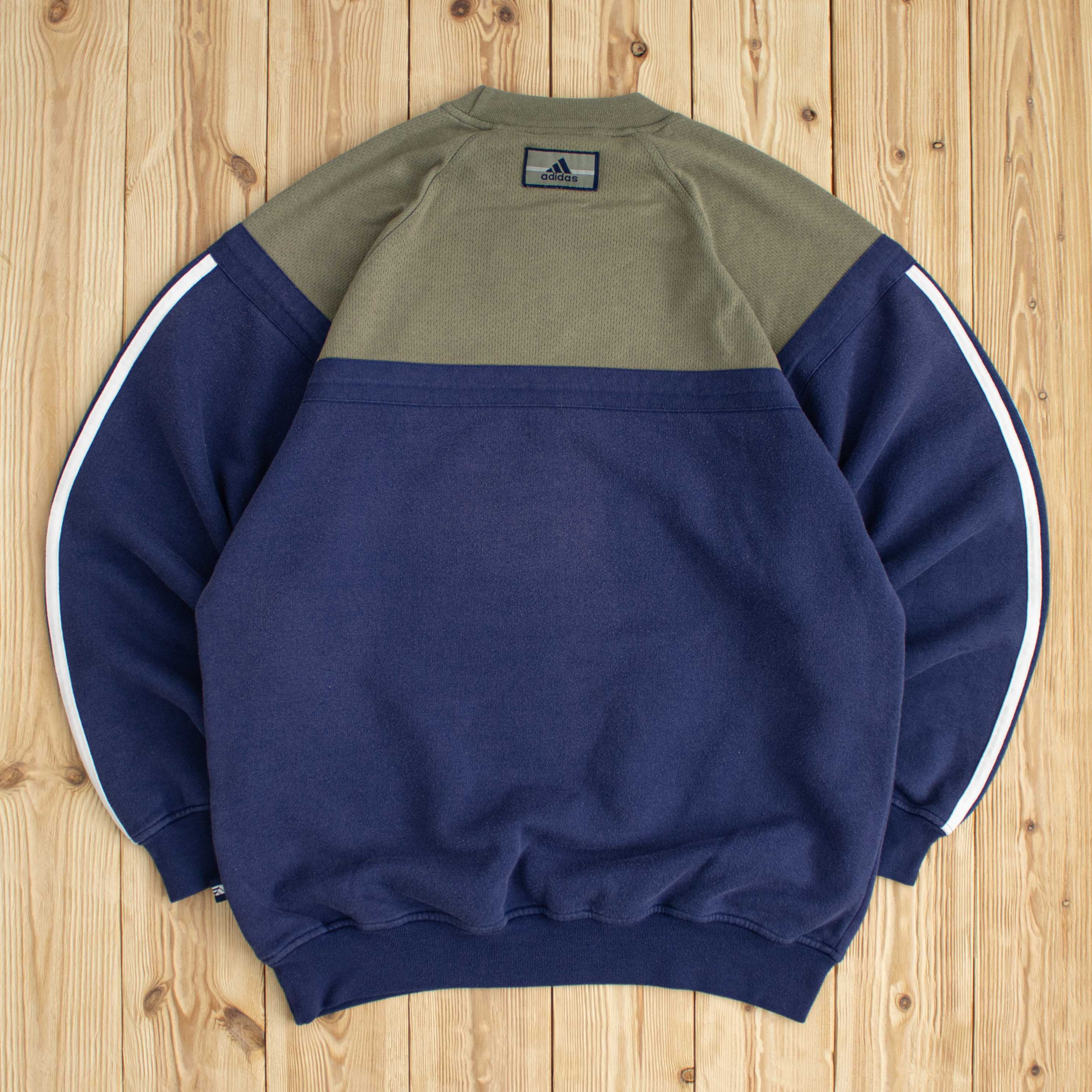 (M) Vintage Adidas Essential Embroidered Sweatshirt