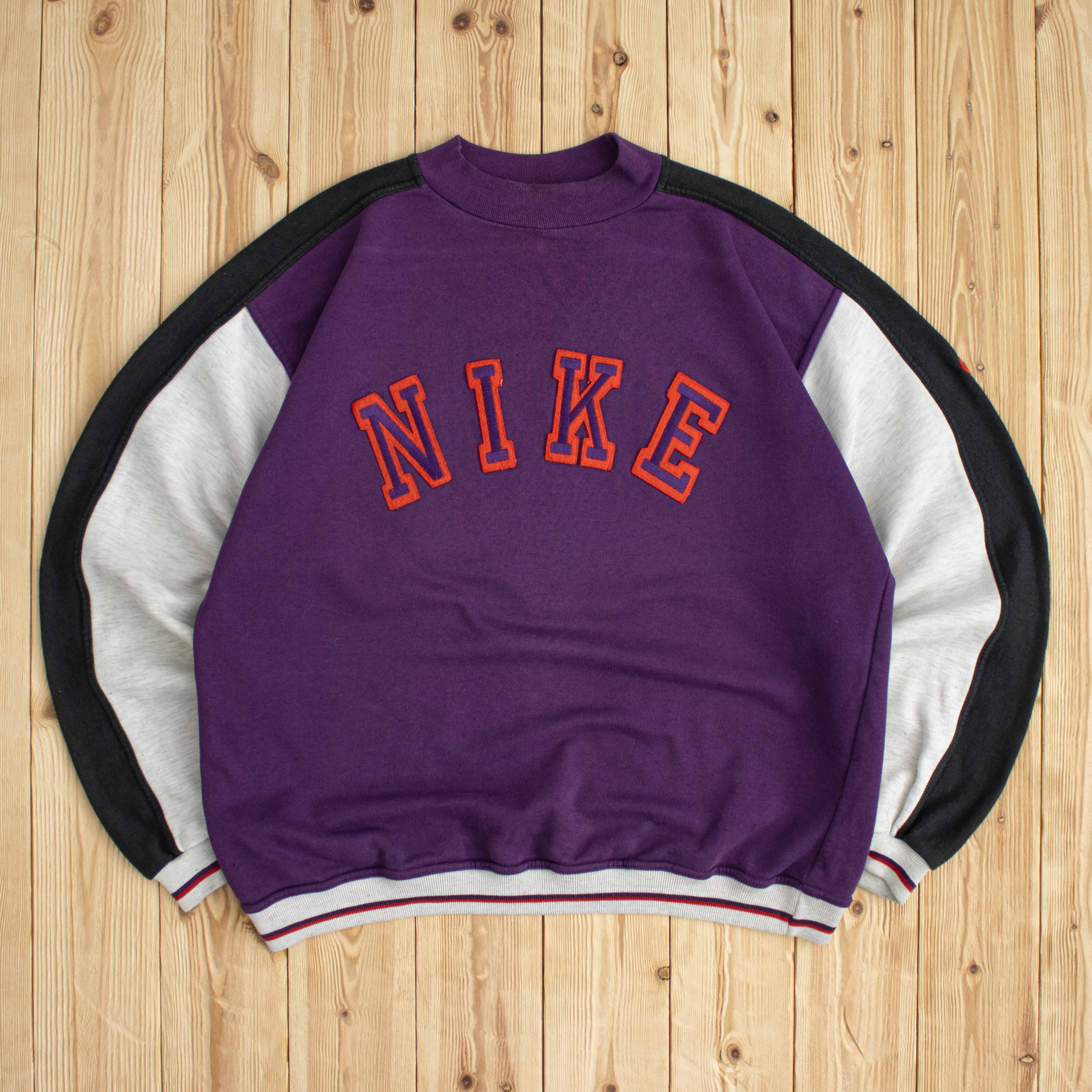 (L) Vintage Nike Spell Out Embroidered Sweatshirt