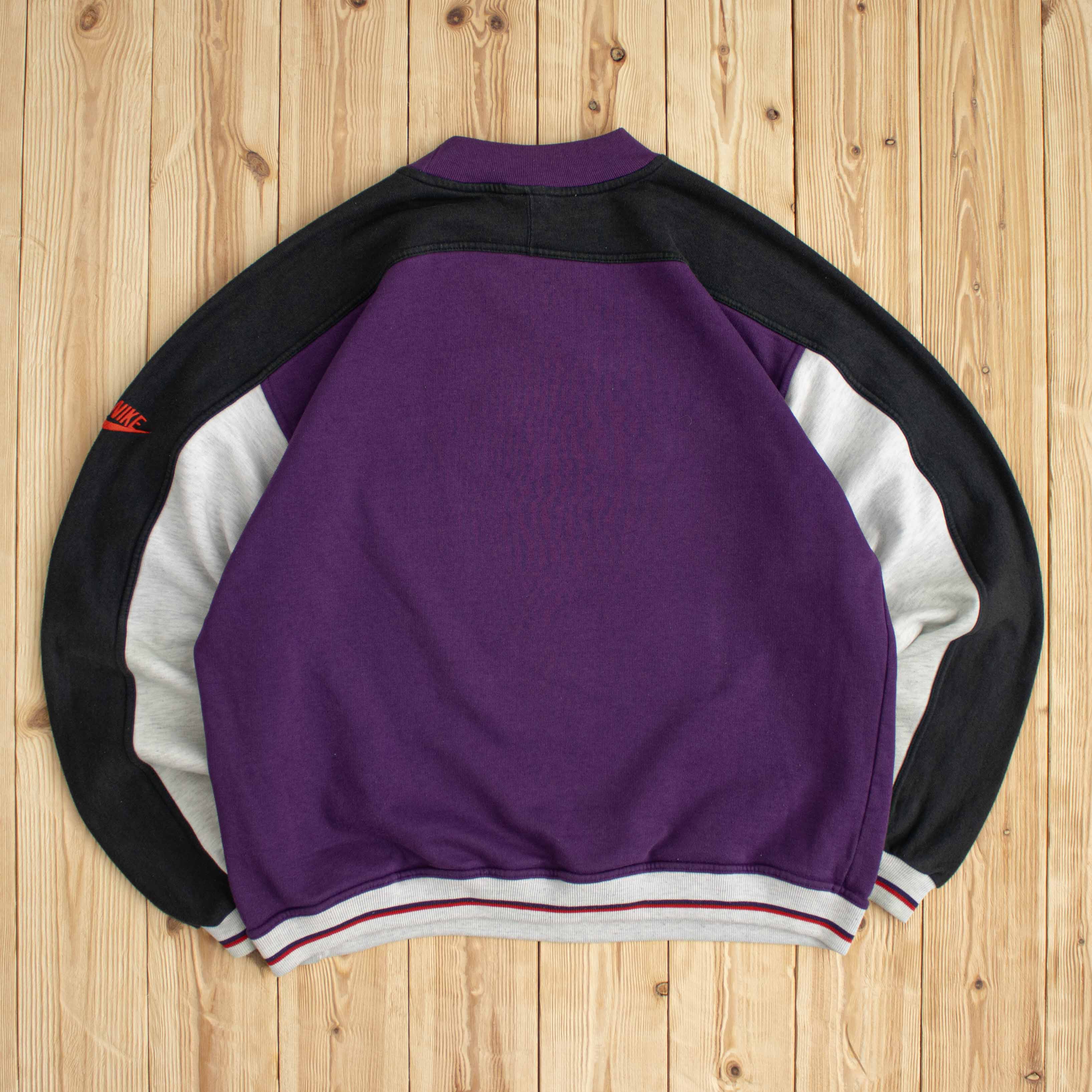 (L) Vintage Nike Spell Out Embroidered Sweatshirt