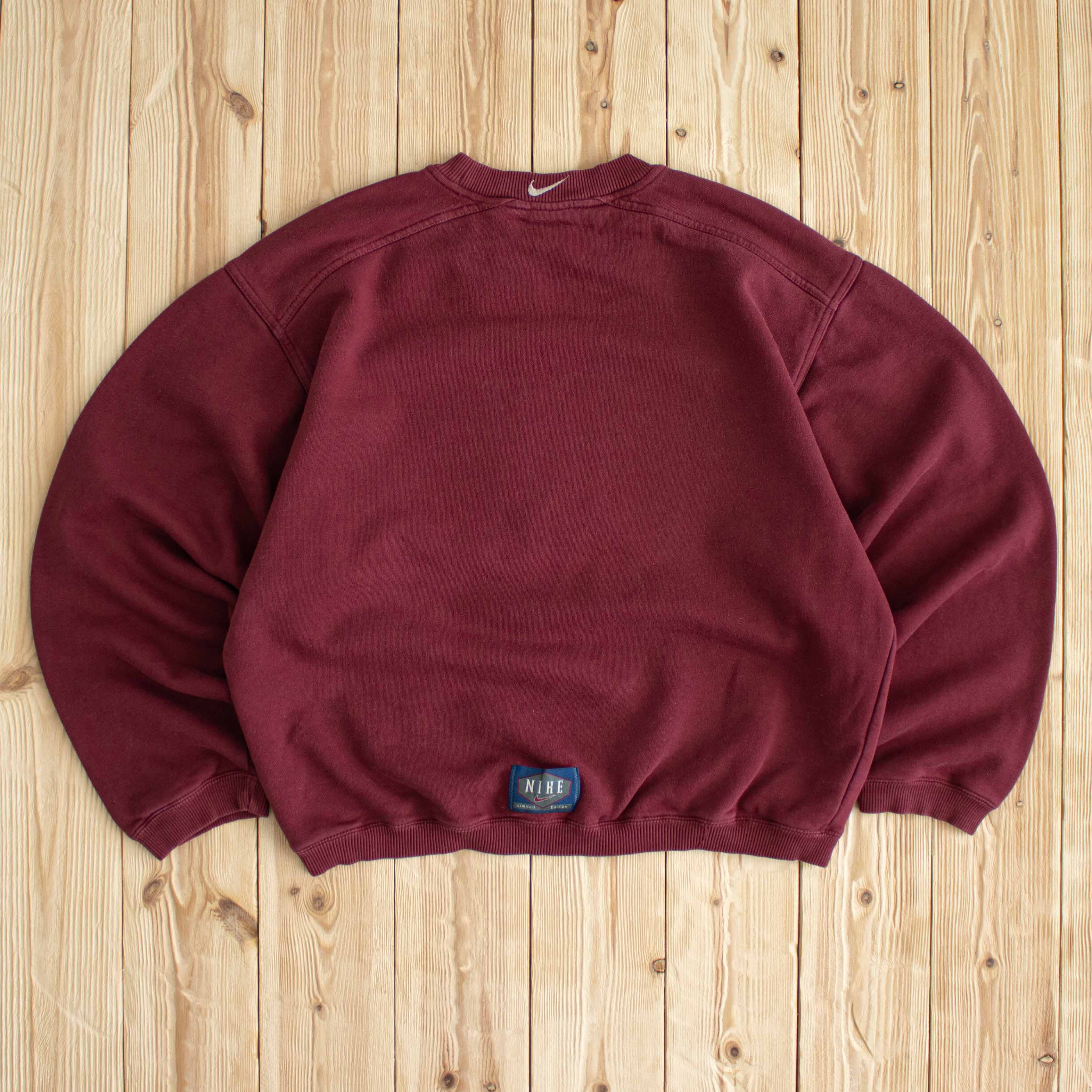 (S) Vintage Nike Logo Embroidered Sweatshirt