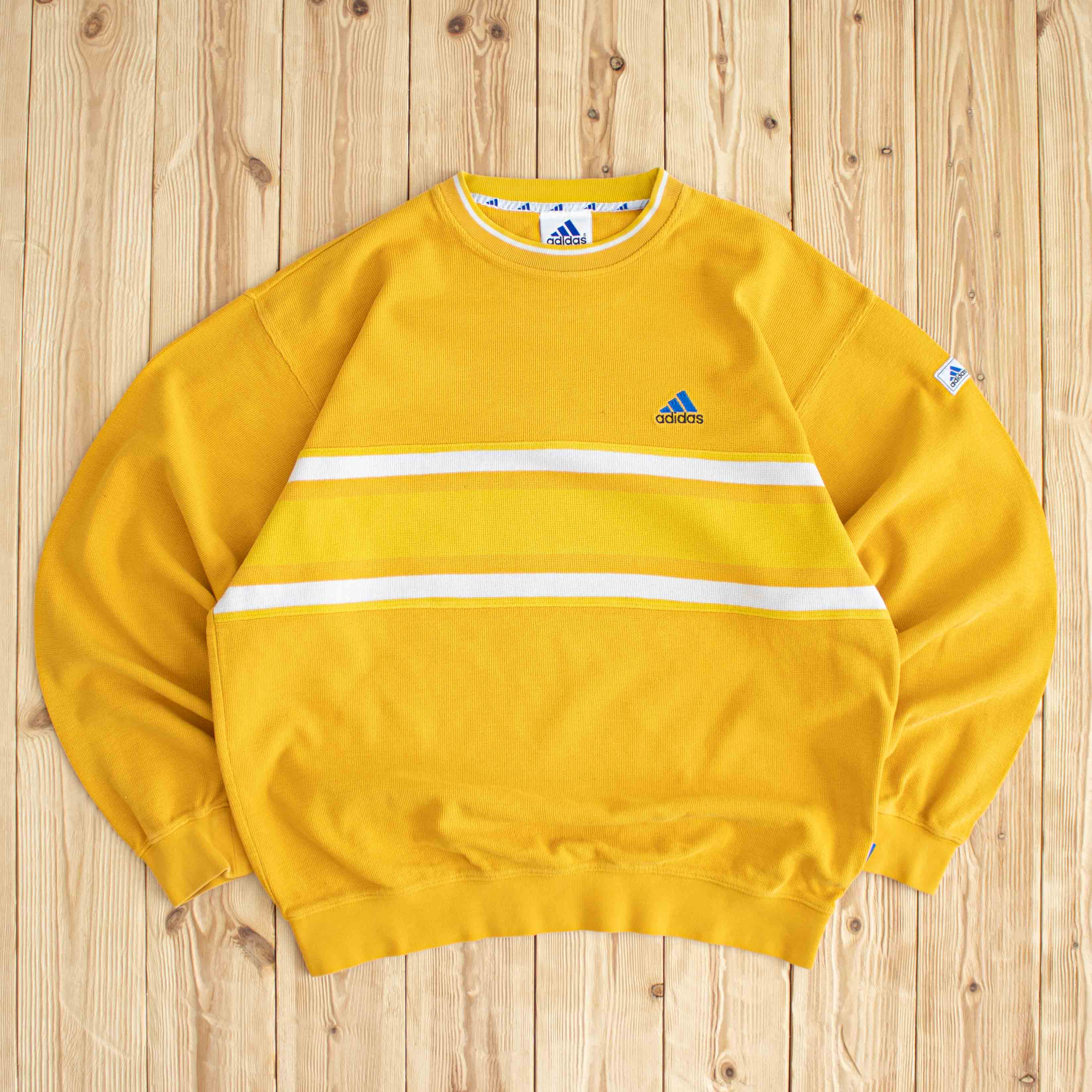(L) Vintage Adidas Essential Embroidered Sweatshirt