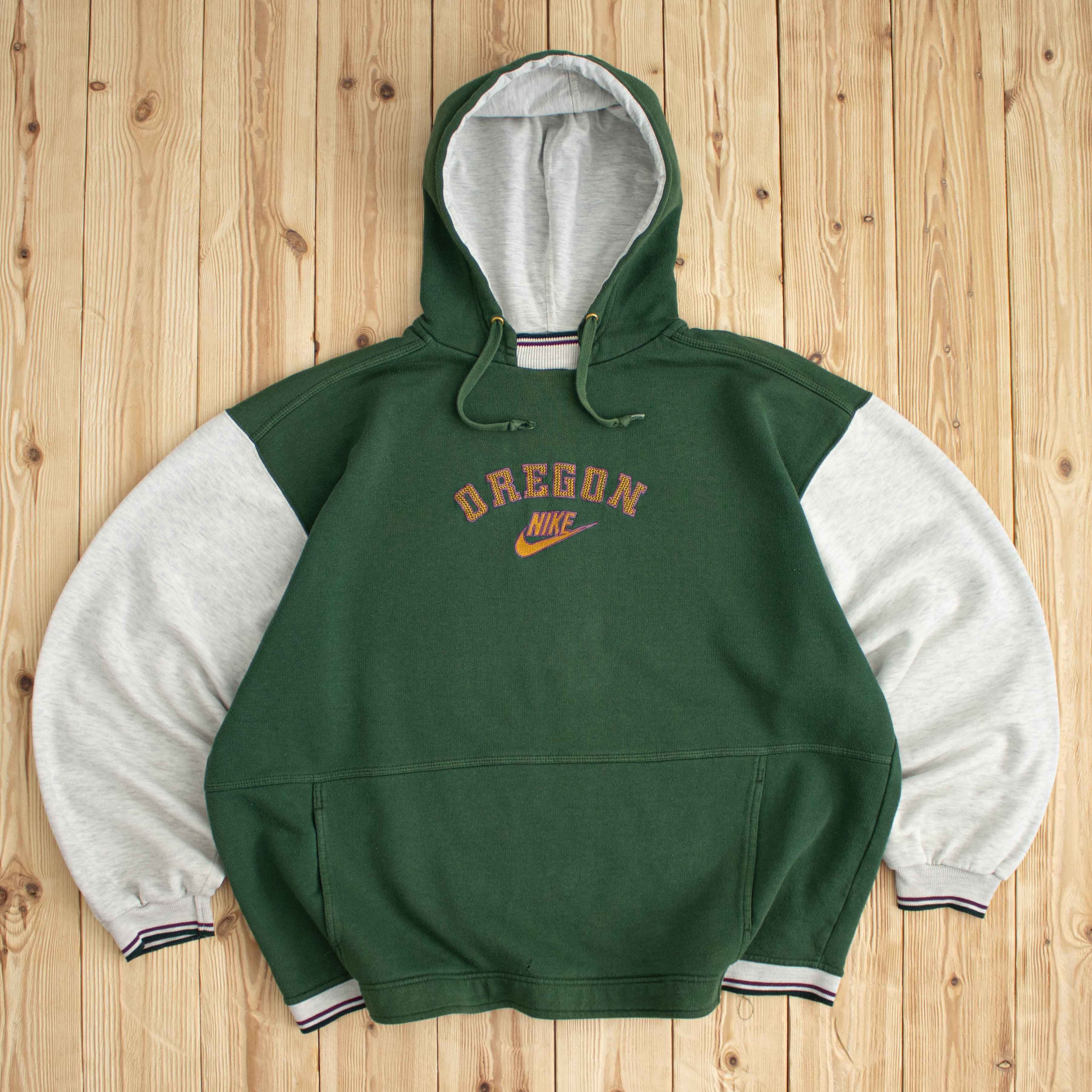 (L) Vintage Nike Oregon Embroidered Hoodie