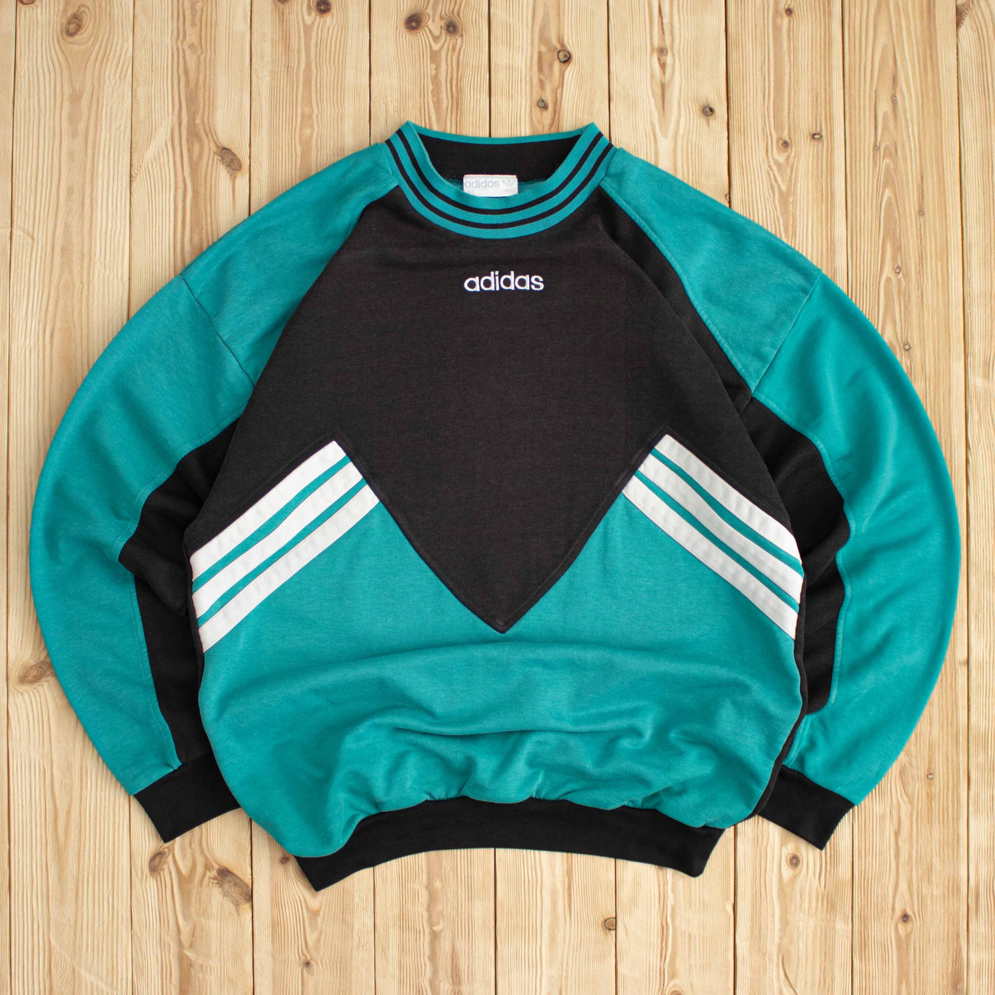 (L) Vintage Adidas Embroidered Sweatshirt