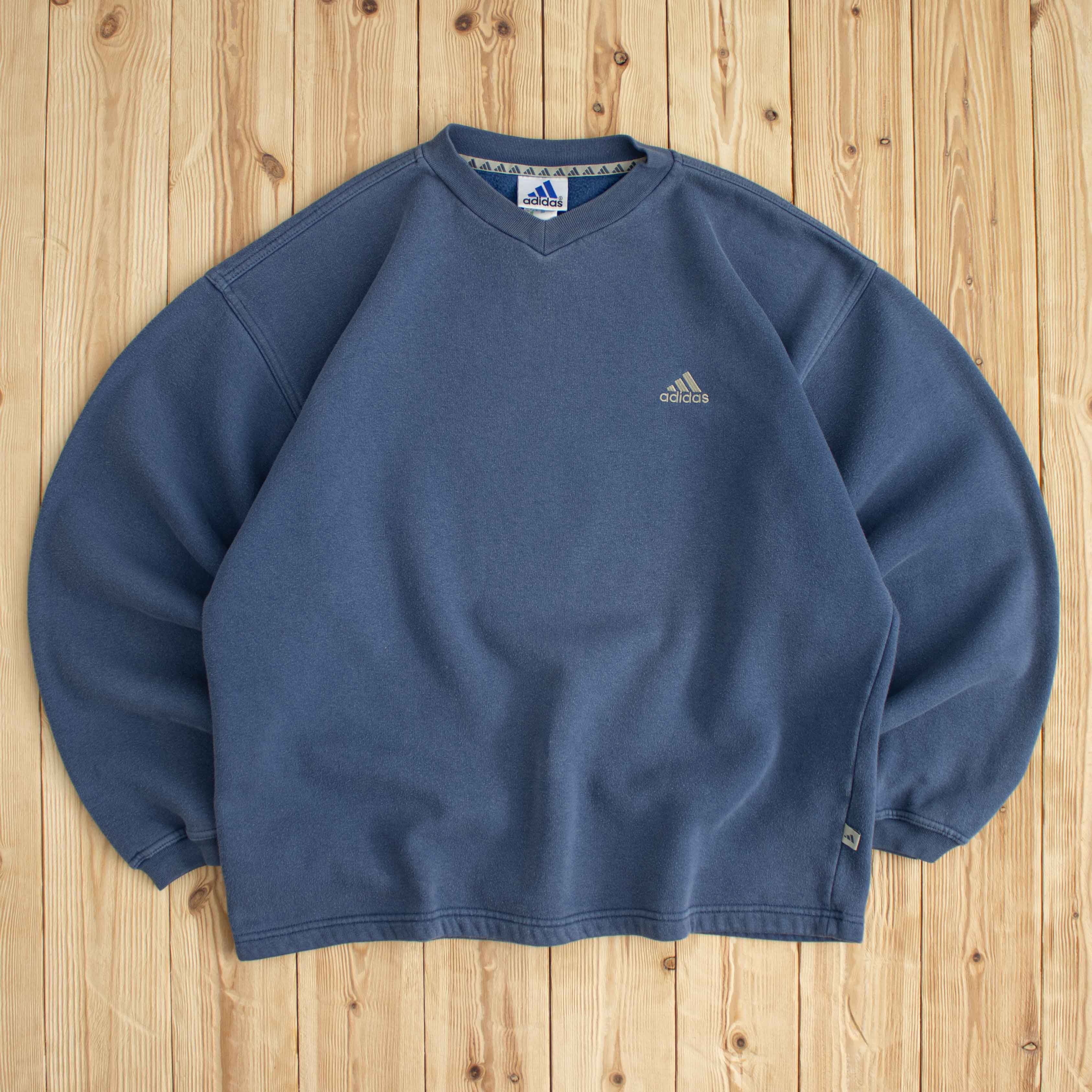 (L) Vintage Adidas Essential Embroidered Sweatshirt